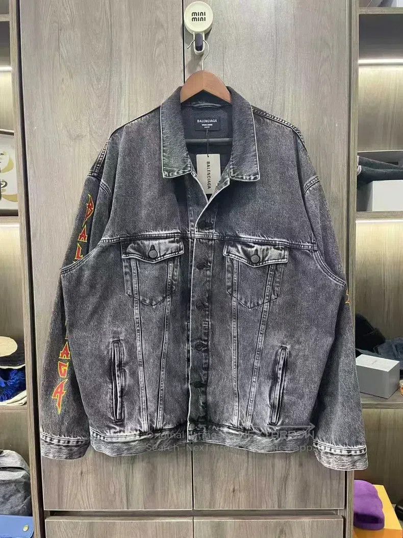 Balenciaga Balenciaga Logo Printed Collar Single-Breasted Long Sleeve Size US M / EU 48-50 / 2 - 1 Thumbnail