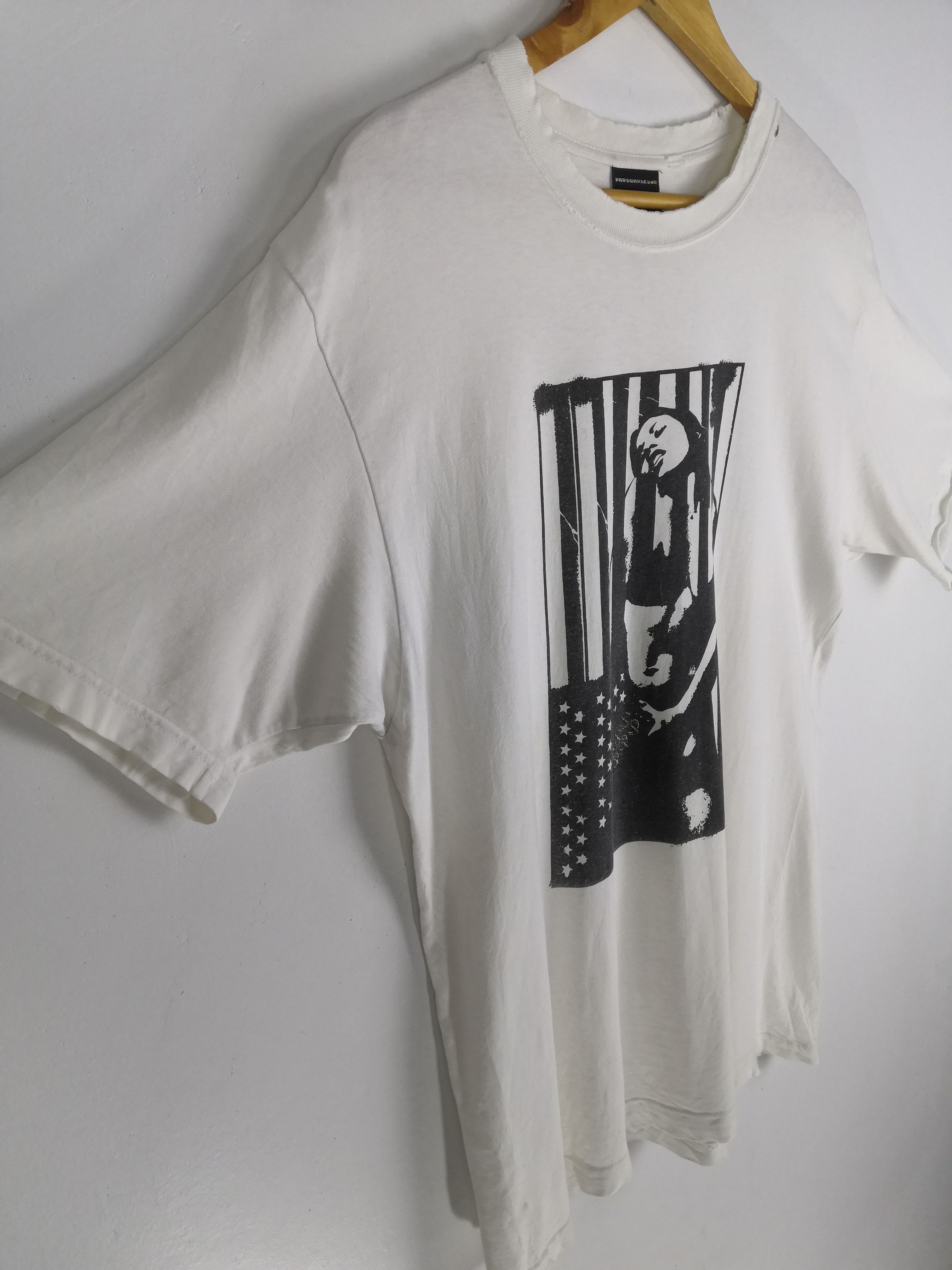 Neighborhood Vintage Neighborhood 2005 Fight Back Distressed Tee Size US M / EU 48-50 / 2 - 7 Thumbnail