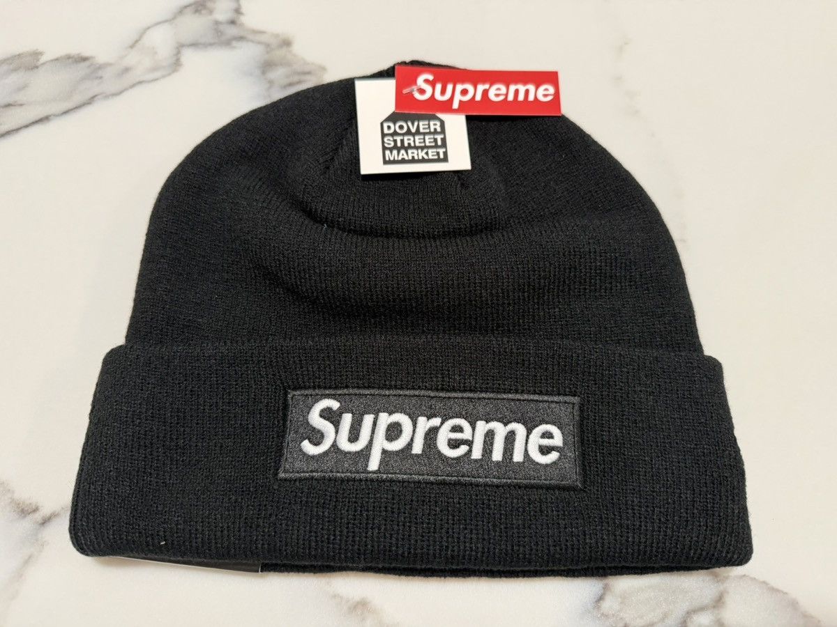 New Era × Supreme Supreme 2025 New Era BlackLetter Old English
