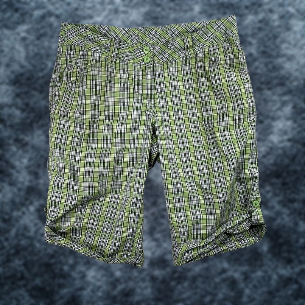 Vintage Lolë Lole Bermuda Shorts Womens 10 Green Plaid Roll Up Leg Stretch Water Resistant Bermuda shorts Green Plaid 10 Womens Size 32" / US 10 / IT 46 - 1 Thumbnail