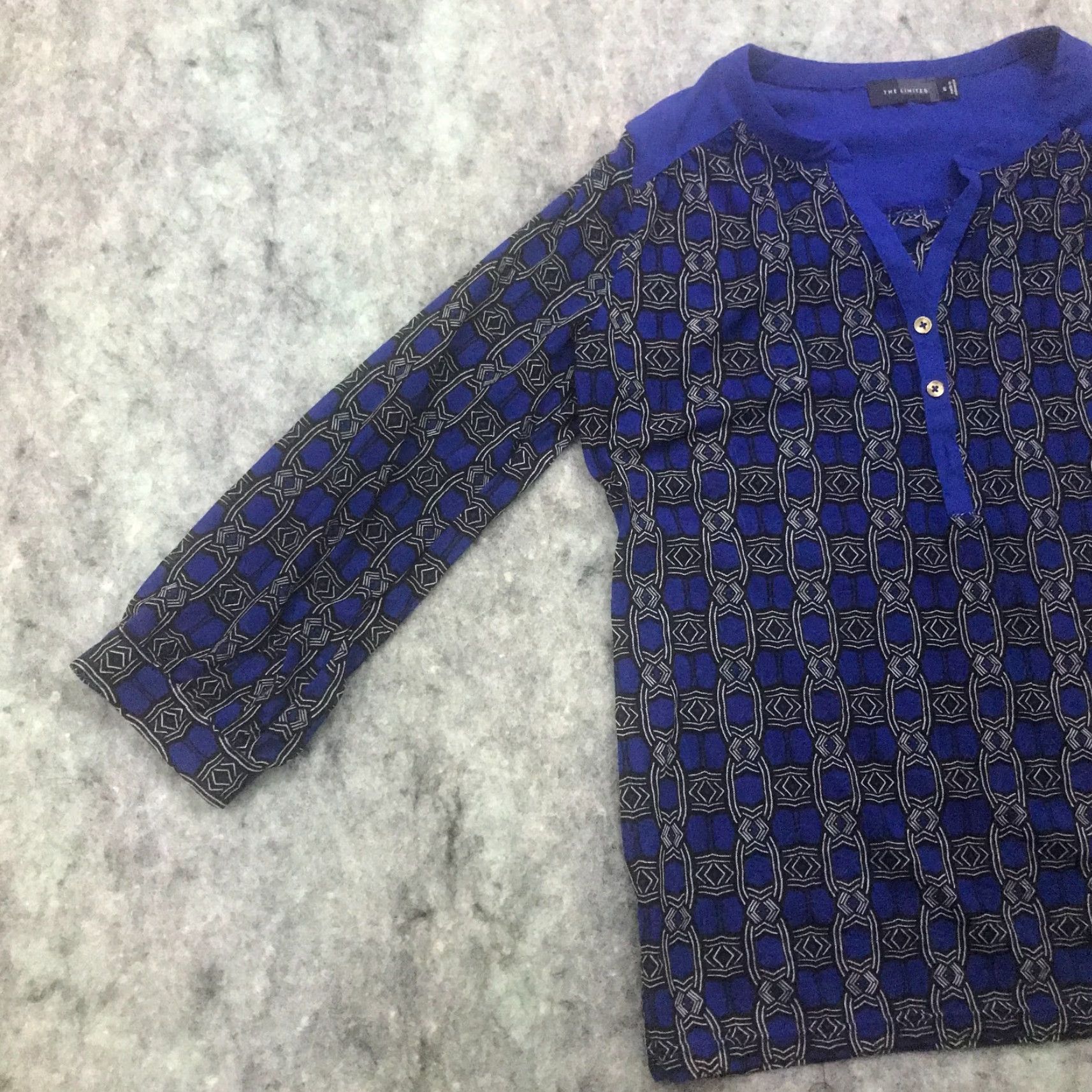 Vintage The Limited Shirt Small Blue V-Neck Long Sleeve Lightweight Geometric Blouse Womens Size S Size S / US 4 / IT 40 - 4 Thumbnail