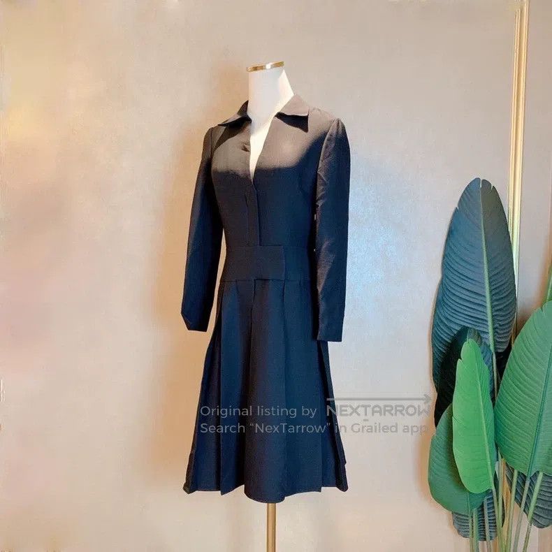 Valentino Valentino Black V-neck dress Size S / US 4 / IT 40 - 3 Thumbnail