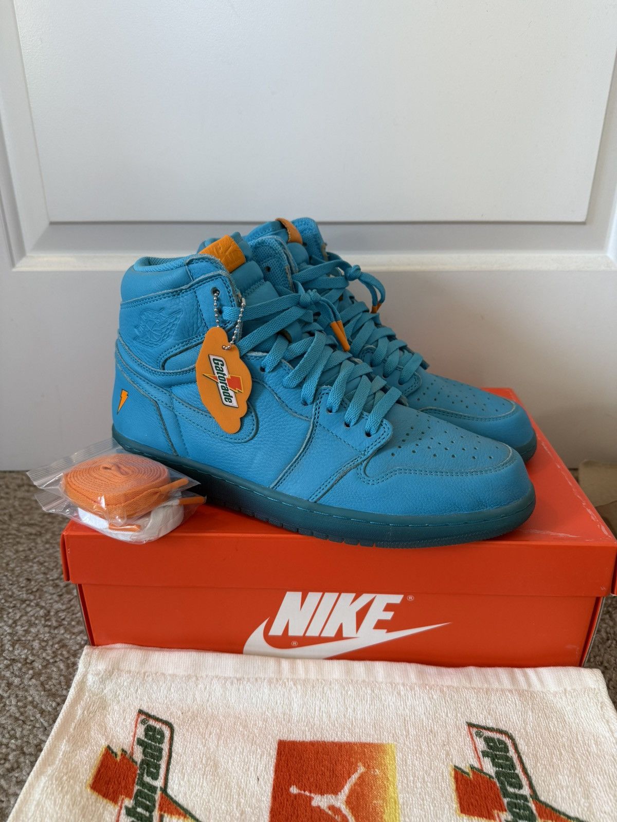 Gatorade × Jordan Brand Jordan 1 Size US 11 / EU 44 - 1 Thumbnail