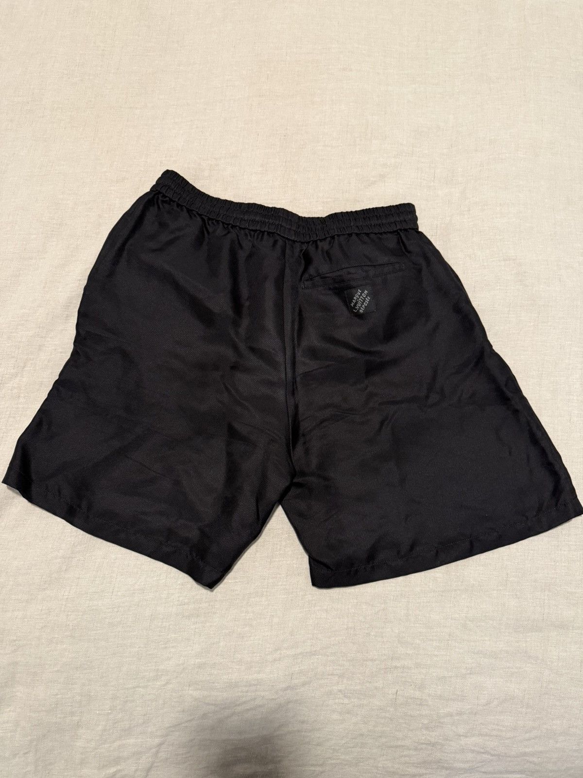 Louis Vuitton Printed Signature Silk Shorts Size US 32 / EU 48 - 3 Thumbnail