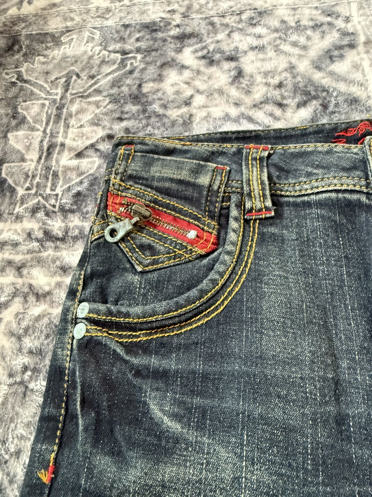 If Six Was Nine B.C.B.G Japan Gun Pocket Muddy Wash Flared Jeans Size US 29 - 10 Thumbnail