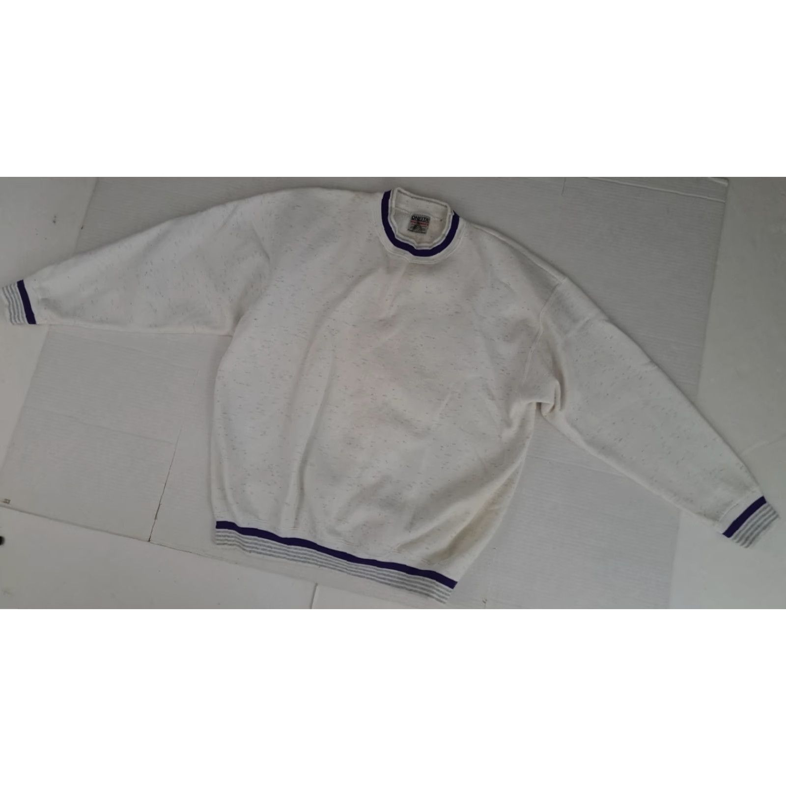 Vintage VINTAGE Oneita Sweatshirt Cotton Crew Neck Long Sleeve 2XL White Unisex Adults USA Made Size US XXL / EU 58 / 5 - 2 Thumbnail