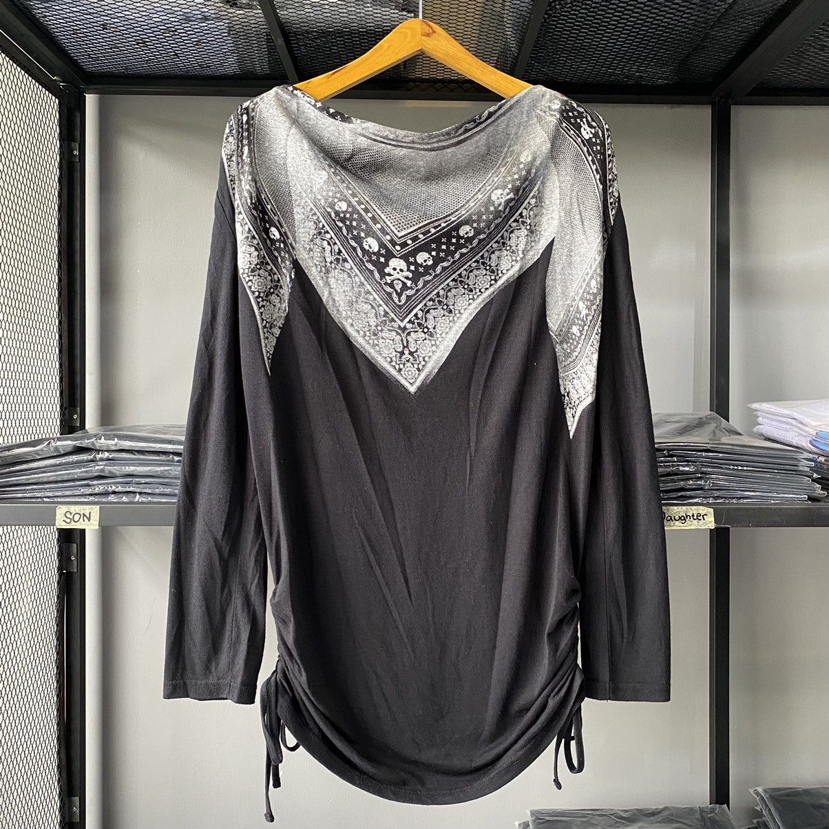 If Six Was Nine × Japanese Brand × Le Grande Bleu (L.G.B.) Japanese Street Gothic L.G.B Style Bandana Cowl Neck Tees Size US L / EU 52-54 / 3 - 1 Thumbnail