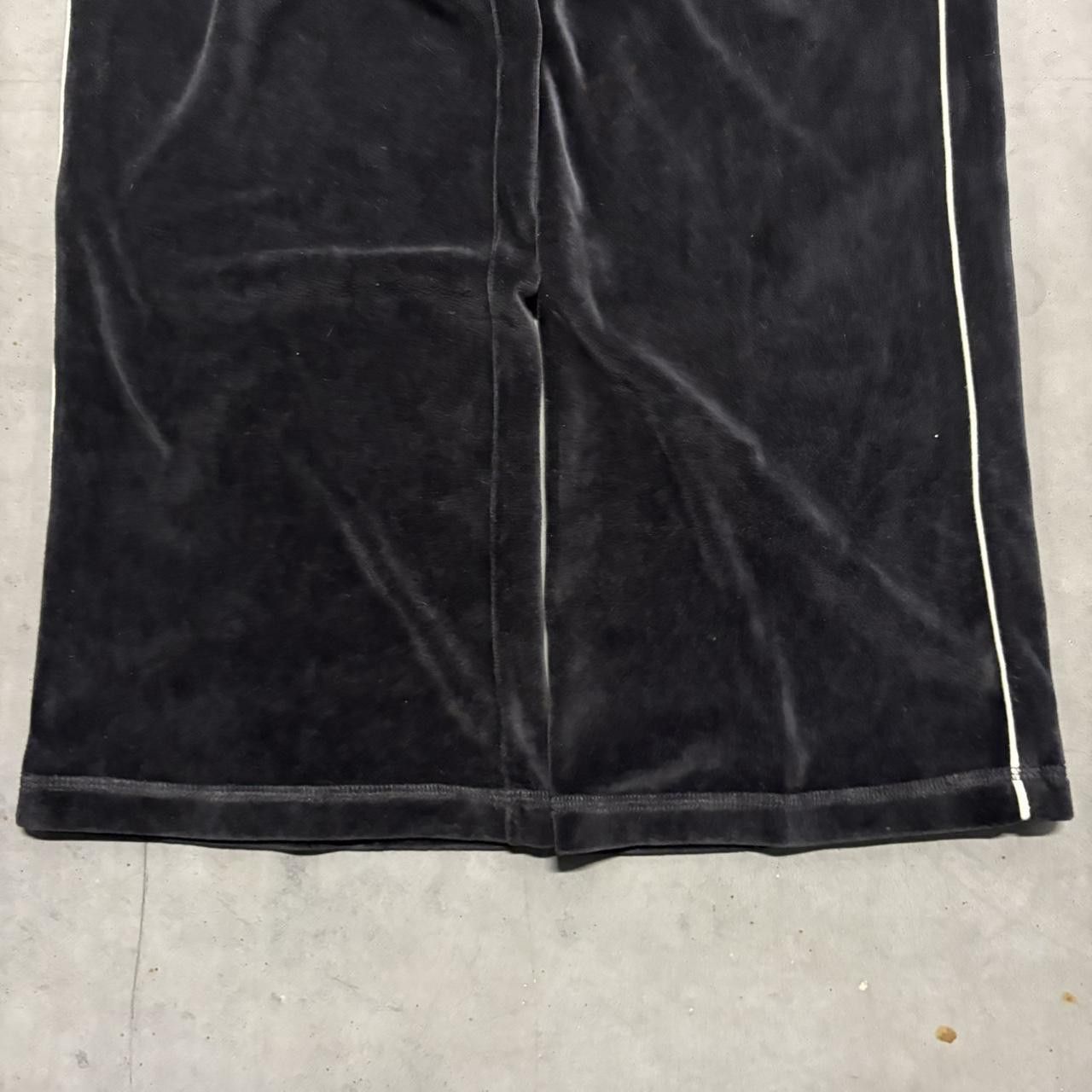 Vintage Crazy Vintage Y2K/2000s Baggy Rafaella Black Velvet SweatPants! Size US 32 / EU 48 - 4 Thumbnail