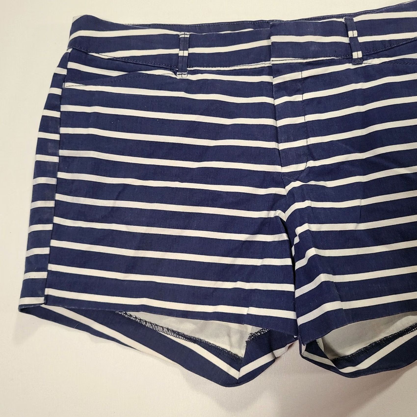 Old Navy Old Navy Womens Shorts Size 8 Blue Pixie Chino Mid-Rise Striped Preppy Zip Flat Front Size 24" / US 00 / IT 34 - 4 Thumbnail