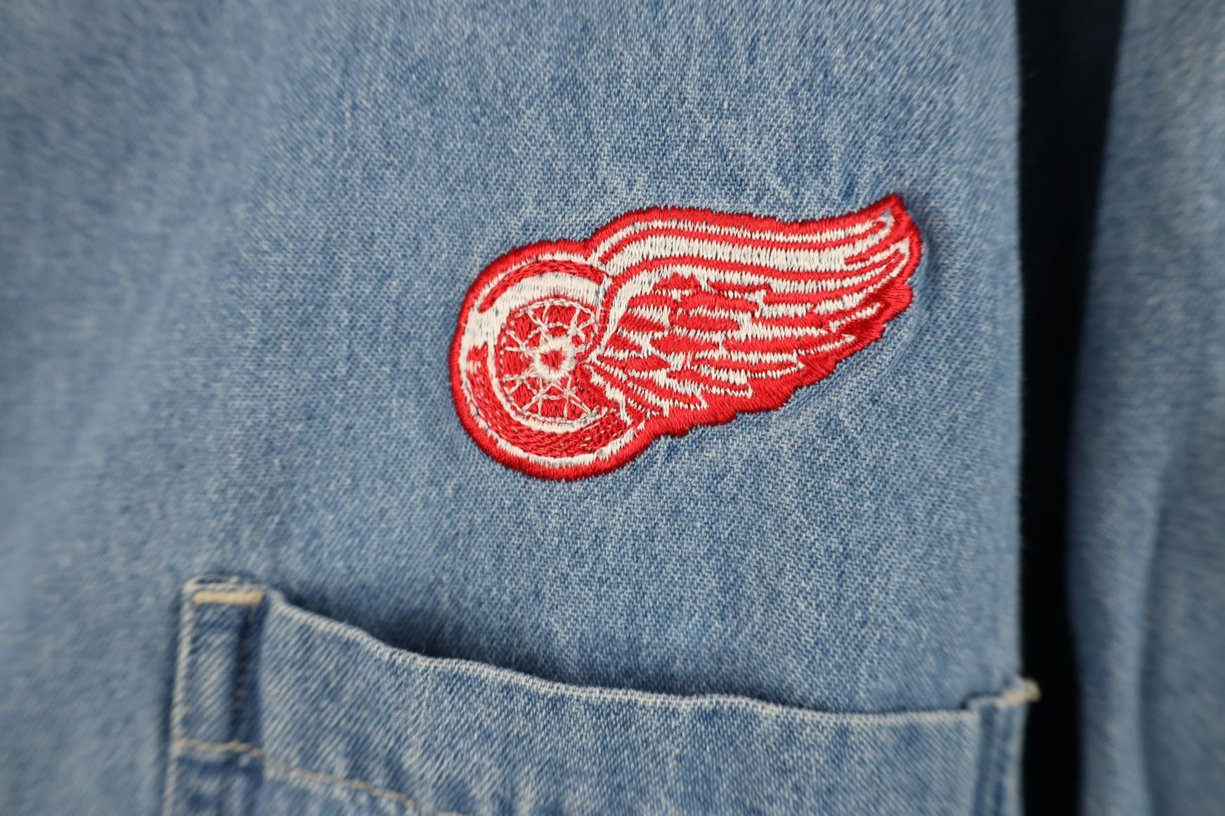 Vintage Vintage 90s Red Wings Hockey Denim Jean Button Down Shirt Size US XL / EU 56 / 4 - 4 Thumbnail