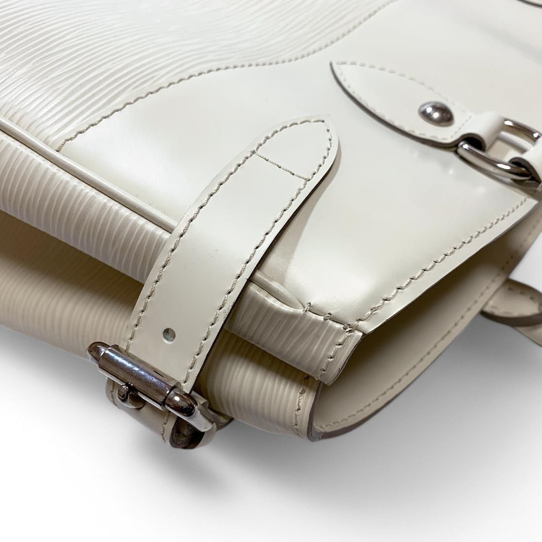 Louis Vuitton Louis Vuitton - Passy GM Handbag Leather Shoulder Bag White Size ONE SIZE - 9 Thumbnail