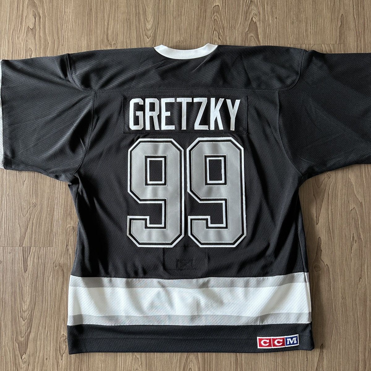 Ccm LA Kings Gretzky CCM Heroes of Hockey Auth Throwback Jersey Size US S / EU 44-46 / 1 - 2 Thumbnail