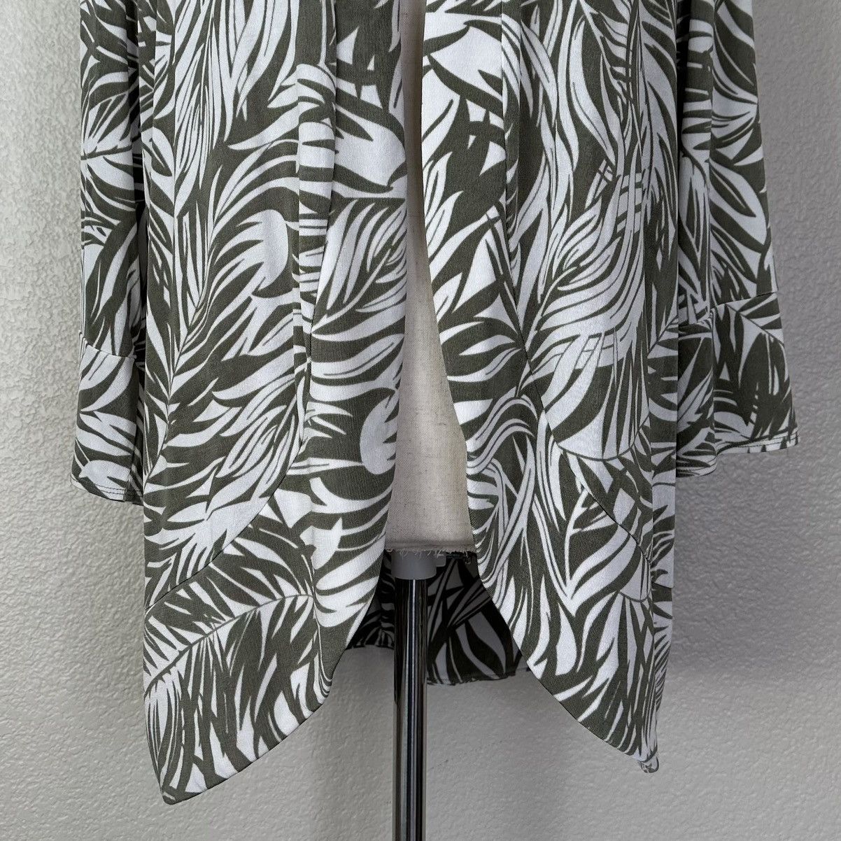 Chicos Chico’s Leaf Prin Open Front Cardigan Size L / US 10 / IT 46 - 4 Thumbnail
