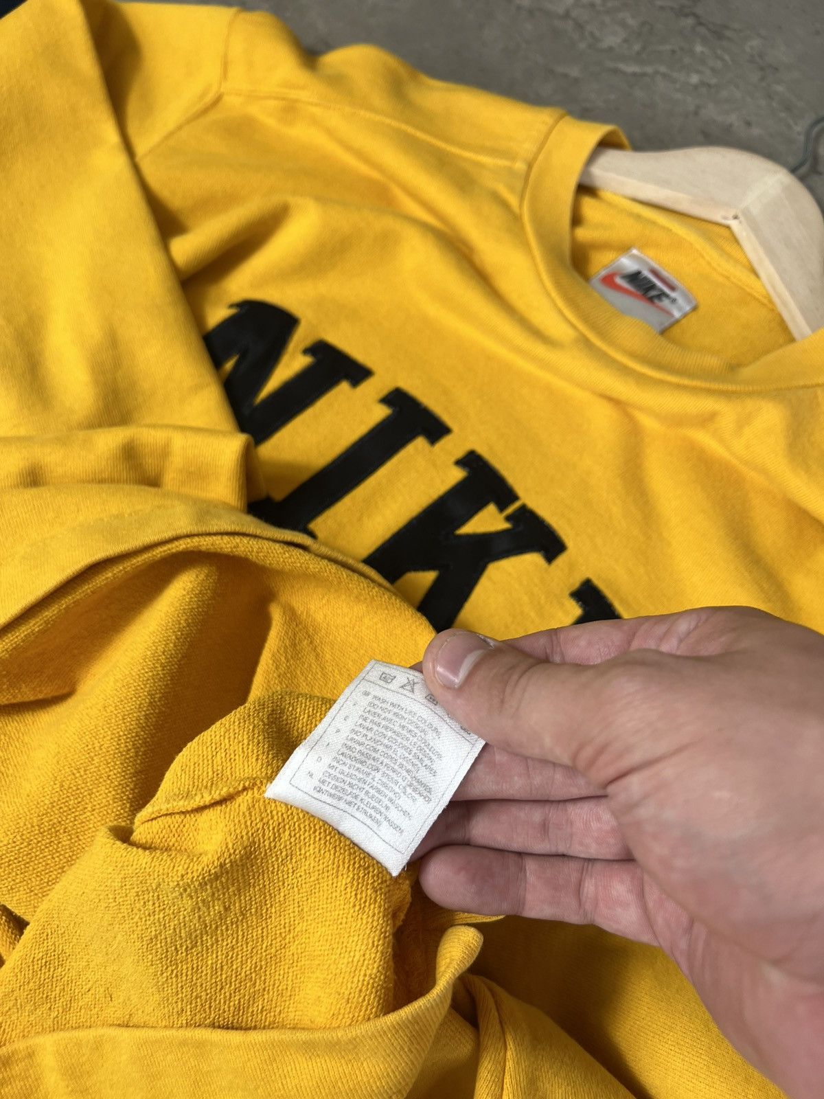 Nike Men’s Vintage Y2K Nike Sweatshirt Size US M / EU 48-50 / 2 - 12 Thumbnail