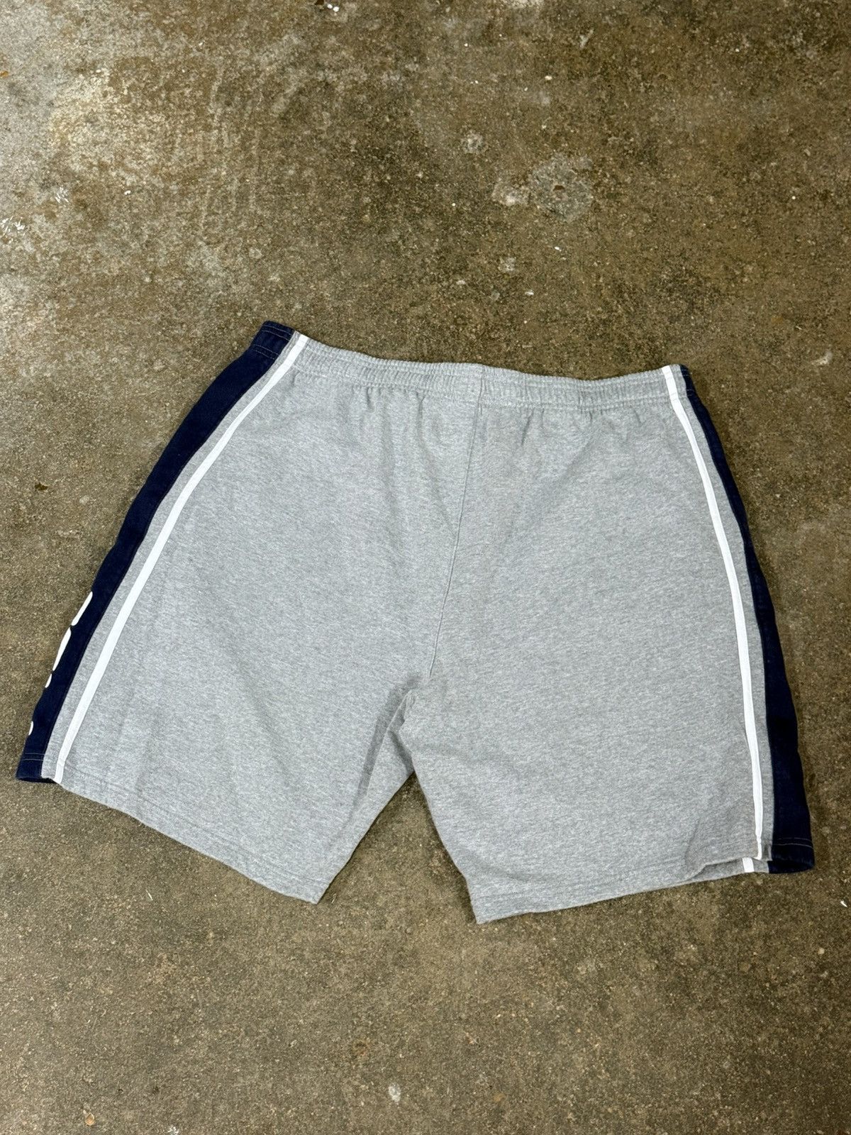Fila Fila Grey Stripe Side Piping Logo Grey Navy Sweat Shorts Size US 38 / EU 54 - 5 Thumbnail
