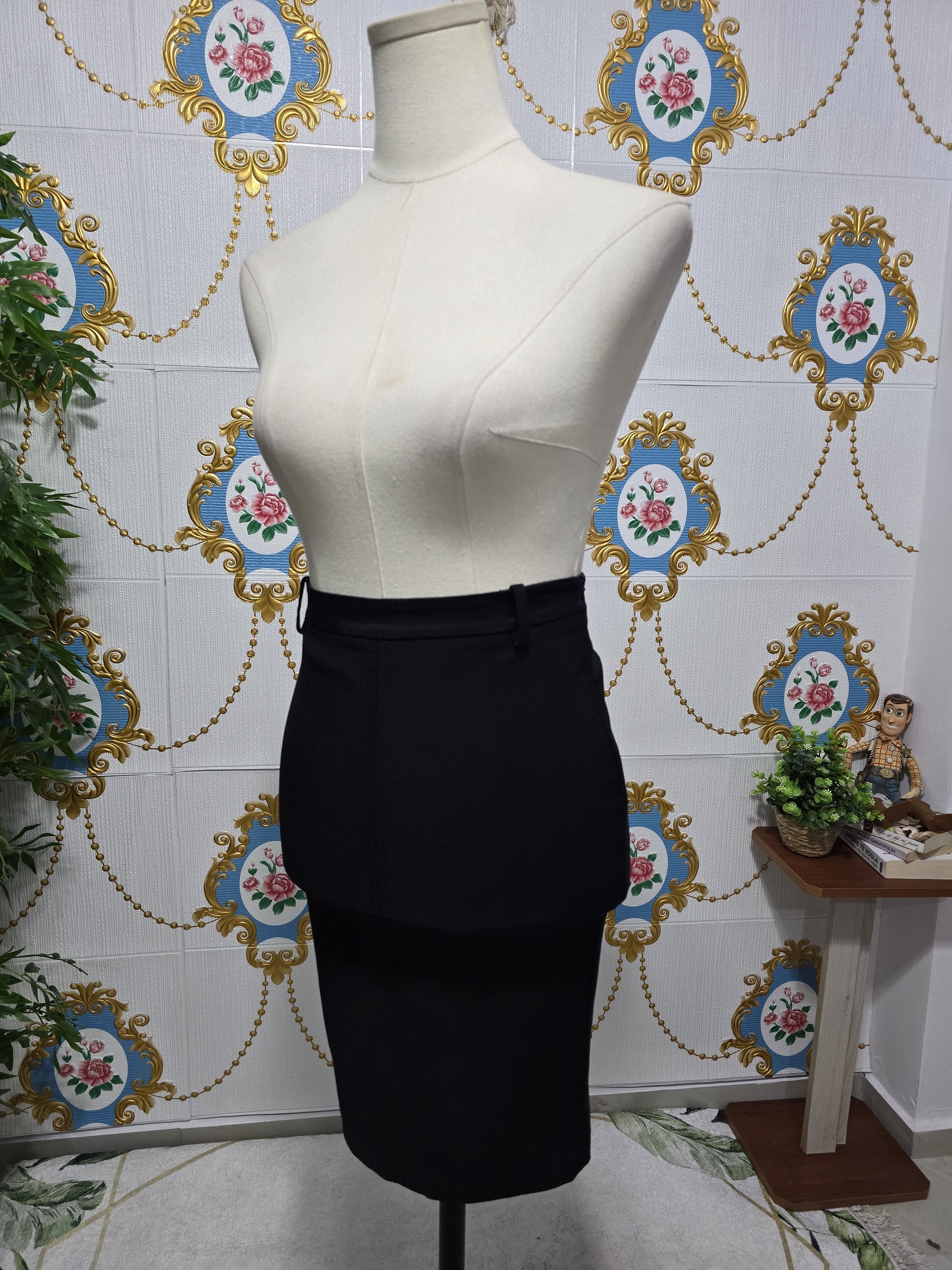 Elisabetta Franchi ELISABETTA FRANCHI skirt women Like new Size 27" / US 4 / IT 40 - 5 Thumbnail