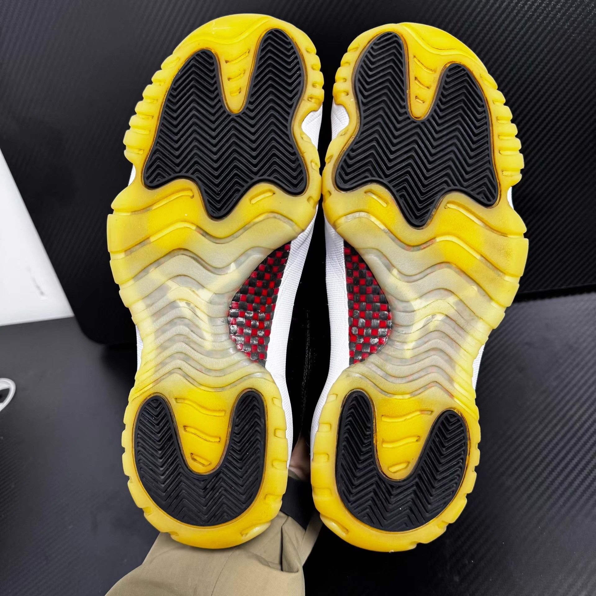 Nike Air Jordan 11 Retro Low 72-10 Q10 Size US 9 / EU 42 - 4 Thumbnail
