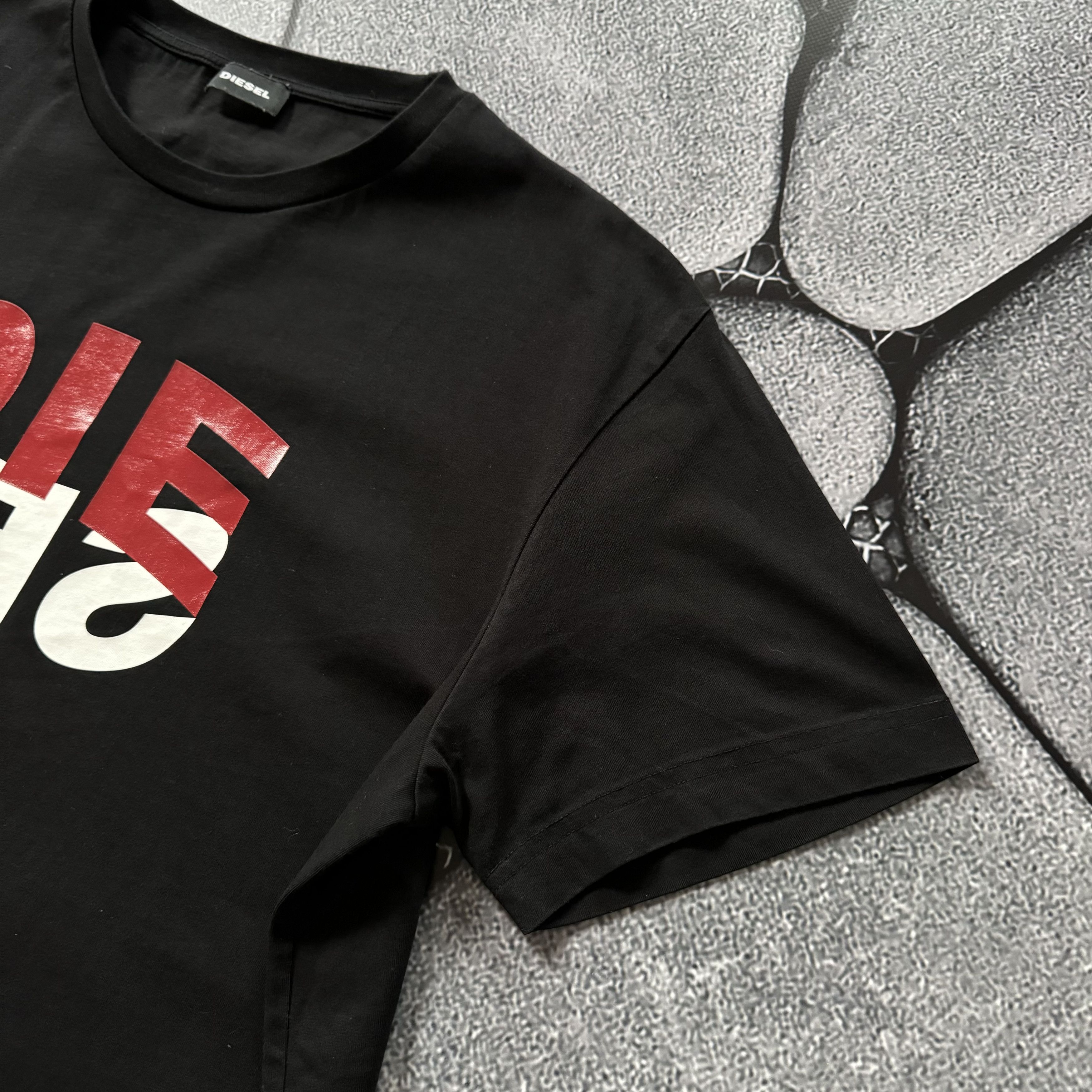 Diesel DIESEL PRINTED CENTRE LOGO T SHIRT Size US L / EU 52-54 / 3 - 2 Thumbnail