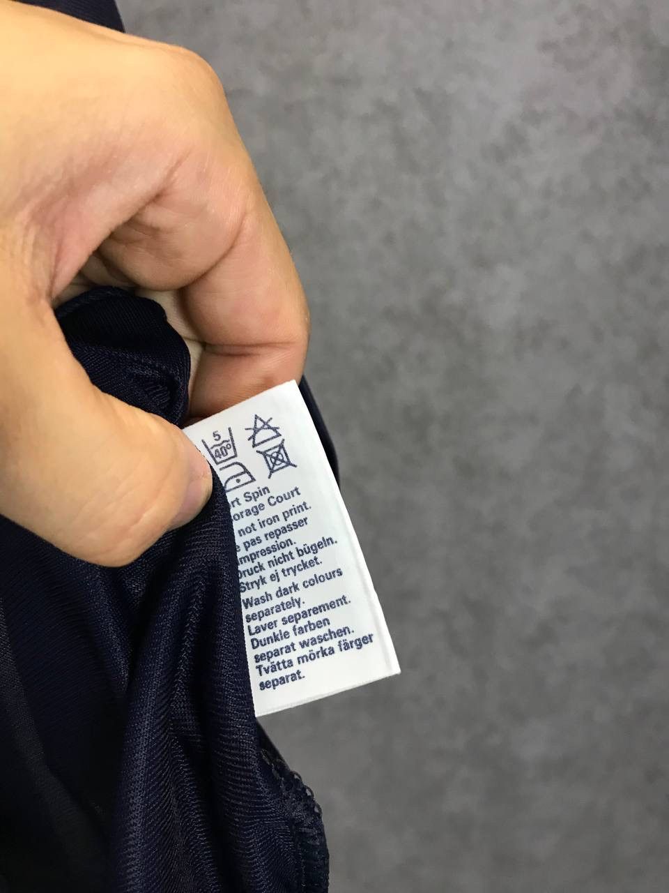 Nike Nike swoosh vintage center logo tank top Size US M / EU 48-50 / 2 - 6 Thumbnail