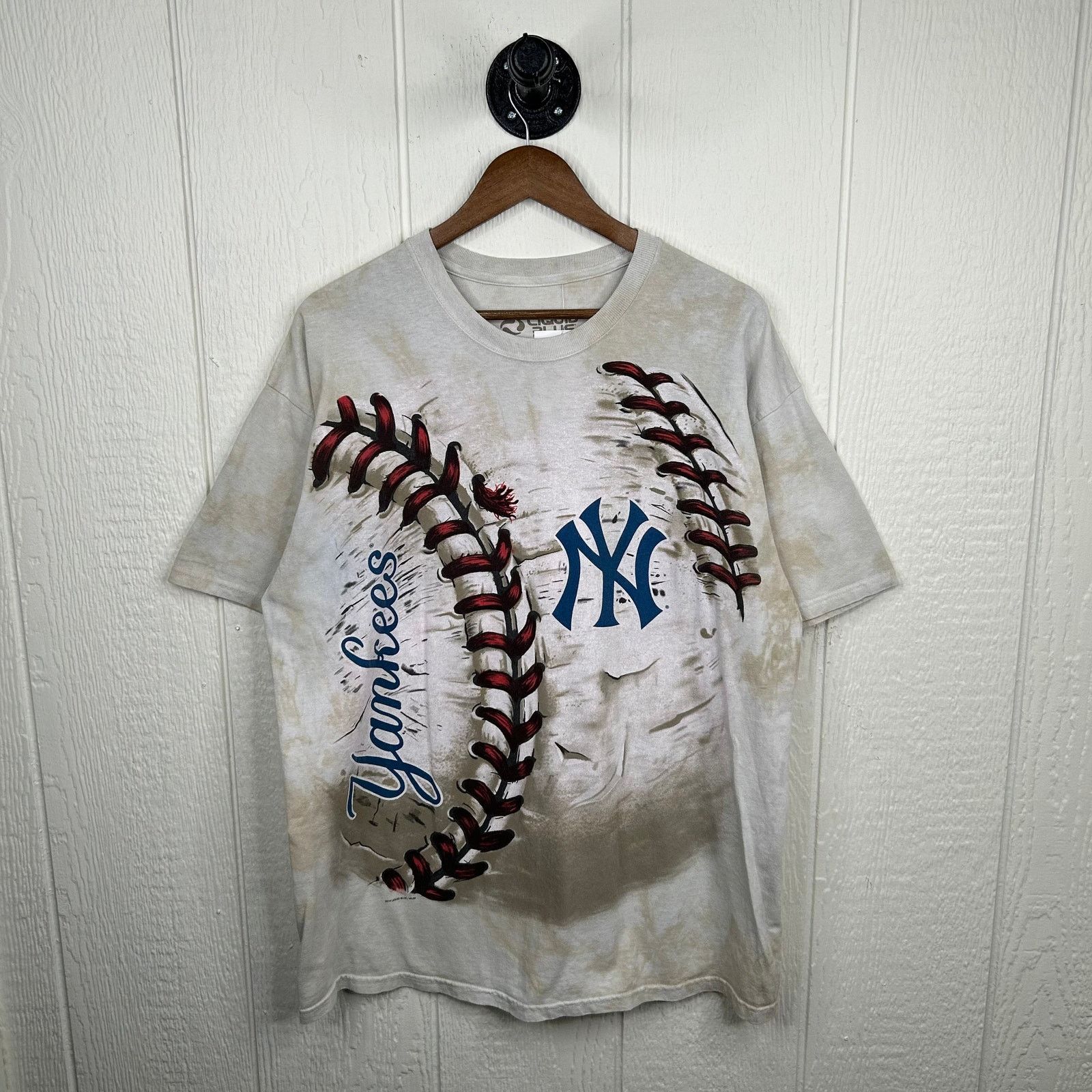 Liquid Blue Y2K Liquid Blue New York Yankees Baseball Graphic Tee XLarge Size US XL / EU 56 / 4 - 2 Thumbnail