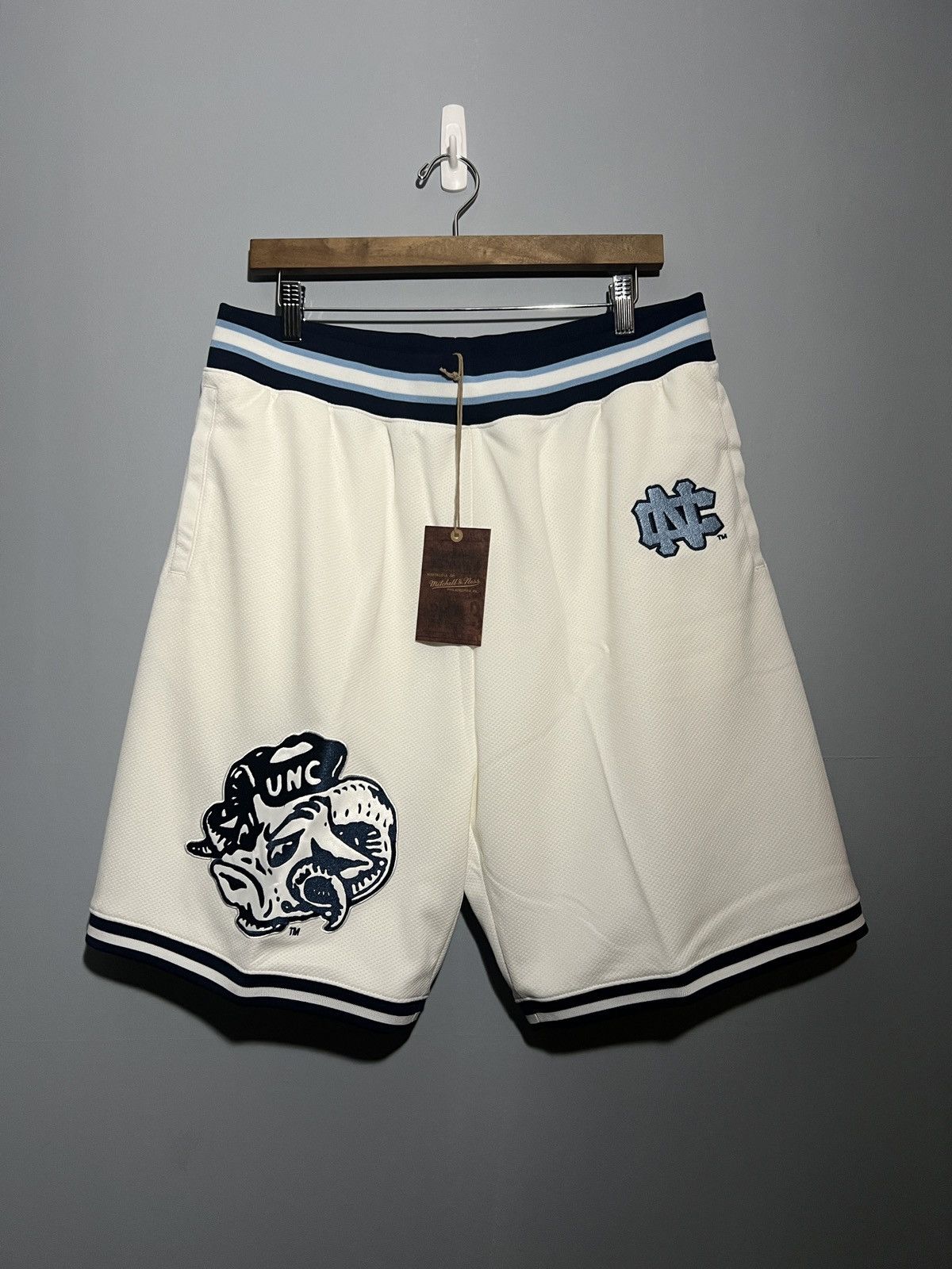 Ncaa × Supreme SUPREME NCAA MITCHELL & NESS UNC BASKETBALL SHORTS MEDIUM |  Grailed