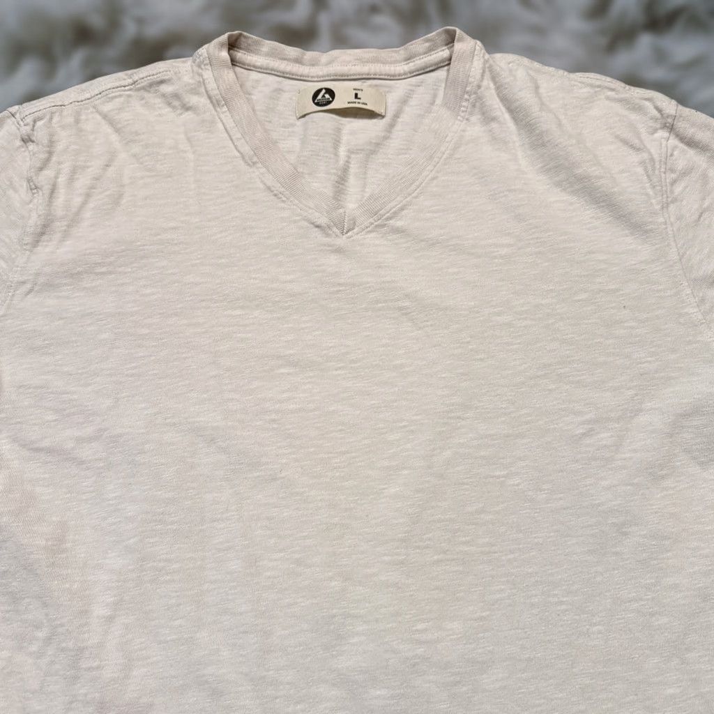 Vintage American Giant T Shirt Mens Large Beige Made USA Cotton Preppy Work V Neck Beige USA Short Sleeve Solid All Seasons Mens V-Neck T-Shirt Size US L / EU 52-54 / 3 - 1 Thumbnail