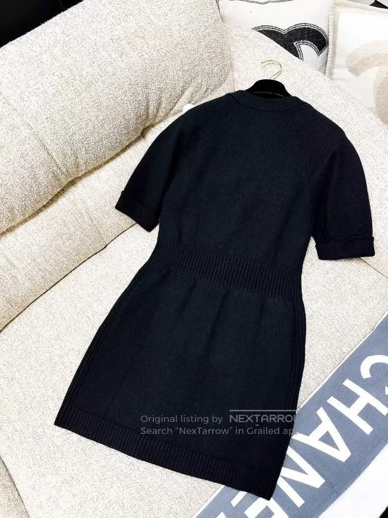 Chanel Chanel Gold buckle V-neck cashmere knitted short-sleeved d Size XS / US 0-2 / IT 36-38 - 3 Thumbnail
