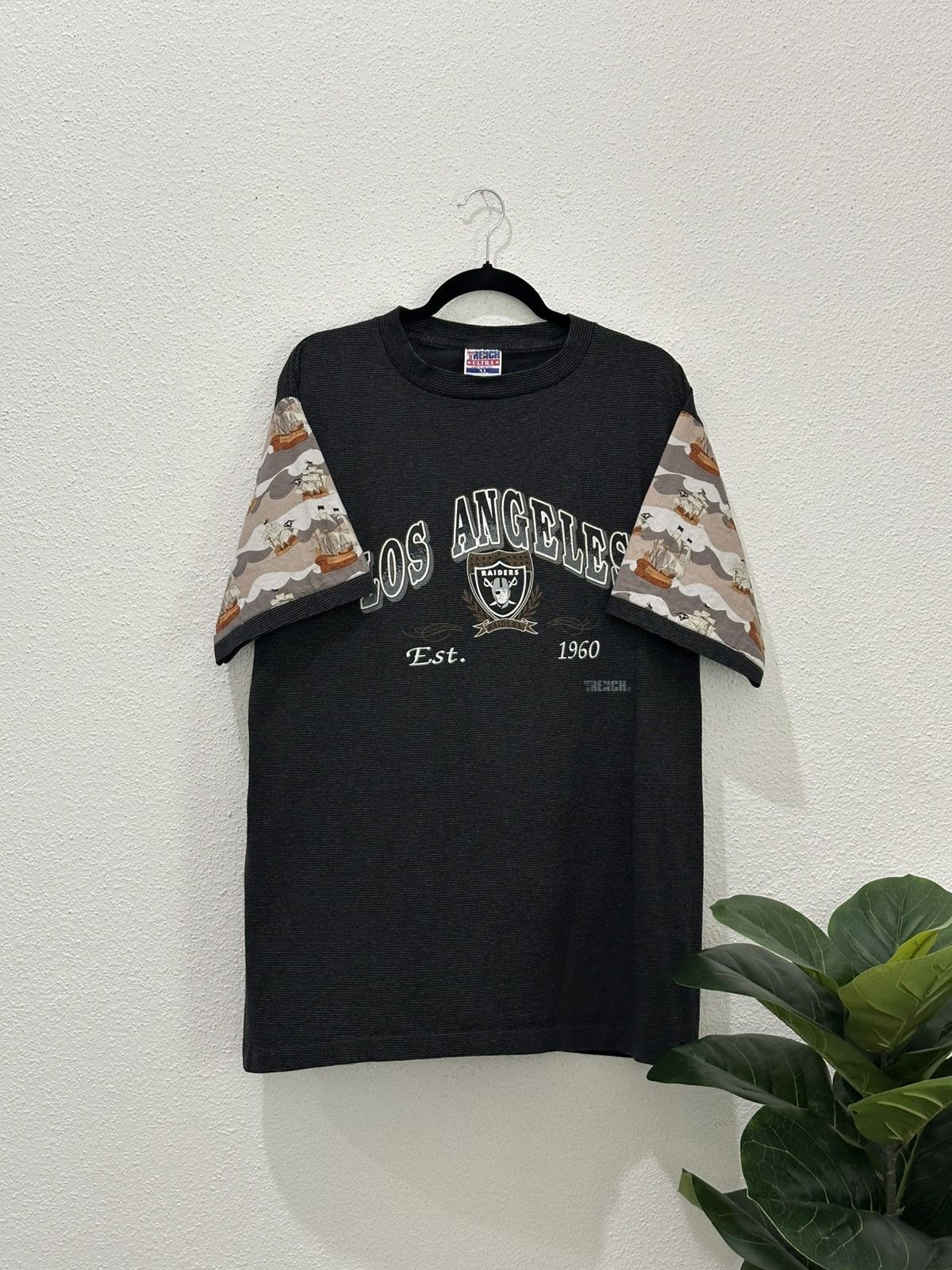 Trench USA Vintage 90's Los Angeles Raiders Stripe Tshirt Size XL USA Size US XL / EU 56 / 4 - 2 Thumbnail