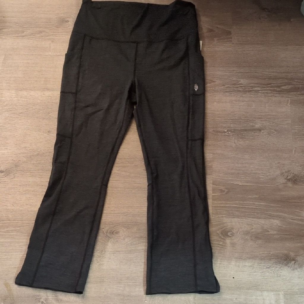 Free People Free People Gray Leggings With Side Pockets Size XL Size 33" - 1 Thumbnail