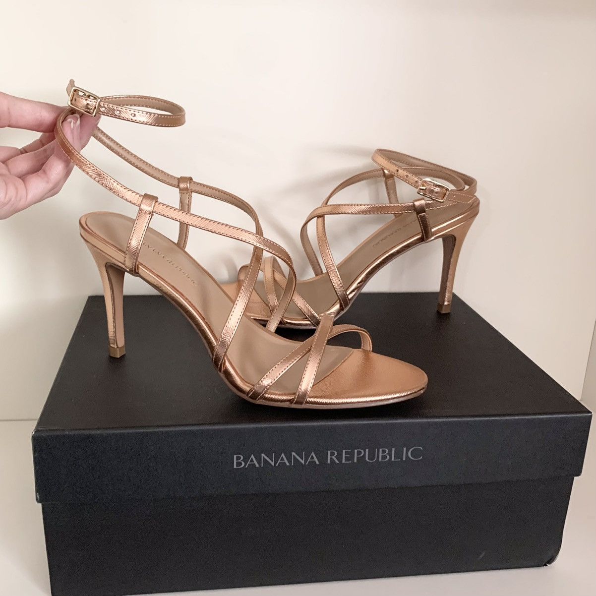 Banana Republic Banana republic Rose gold leather strappy heels size 6 Size US 6 / IT 36 - 15 Thumbnail