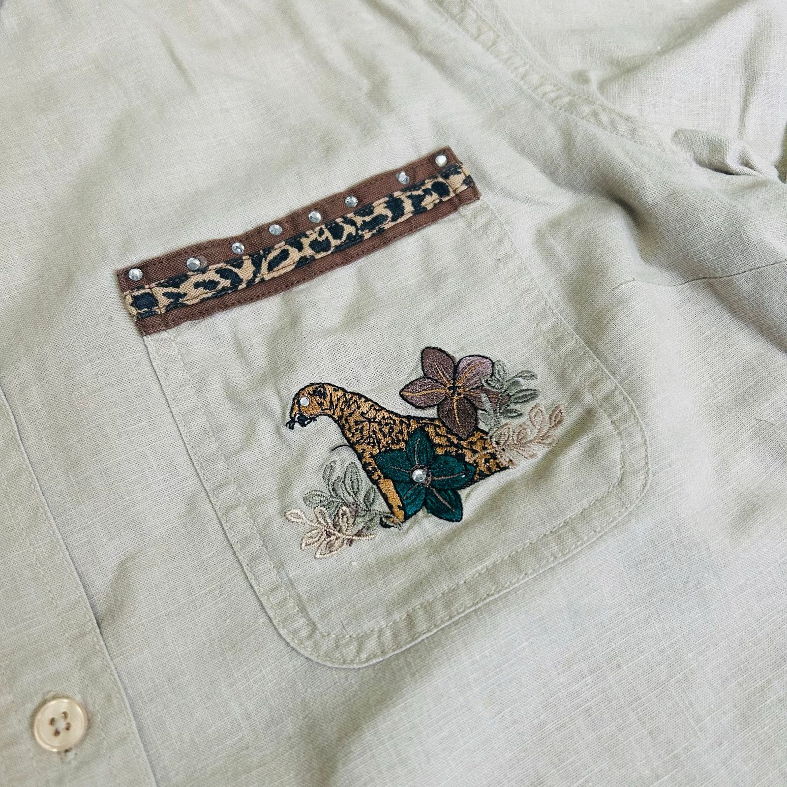 Cabin Creek × Vintage Vintage Safari Shirt Button Up Linen Animal Print Rhinestone Size L / US 10 / IT 46 - 2 Thumbnail