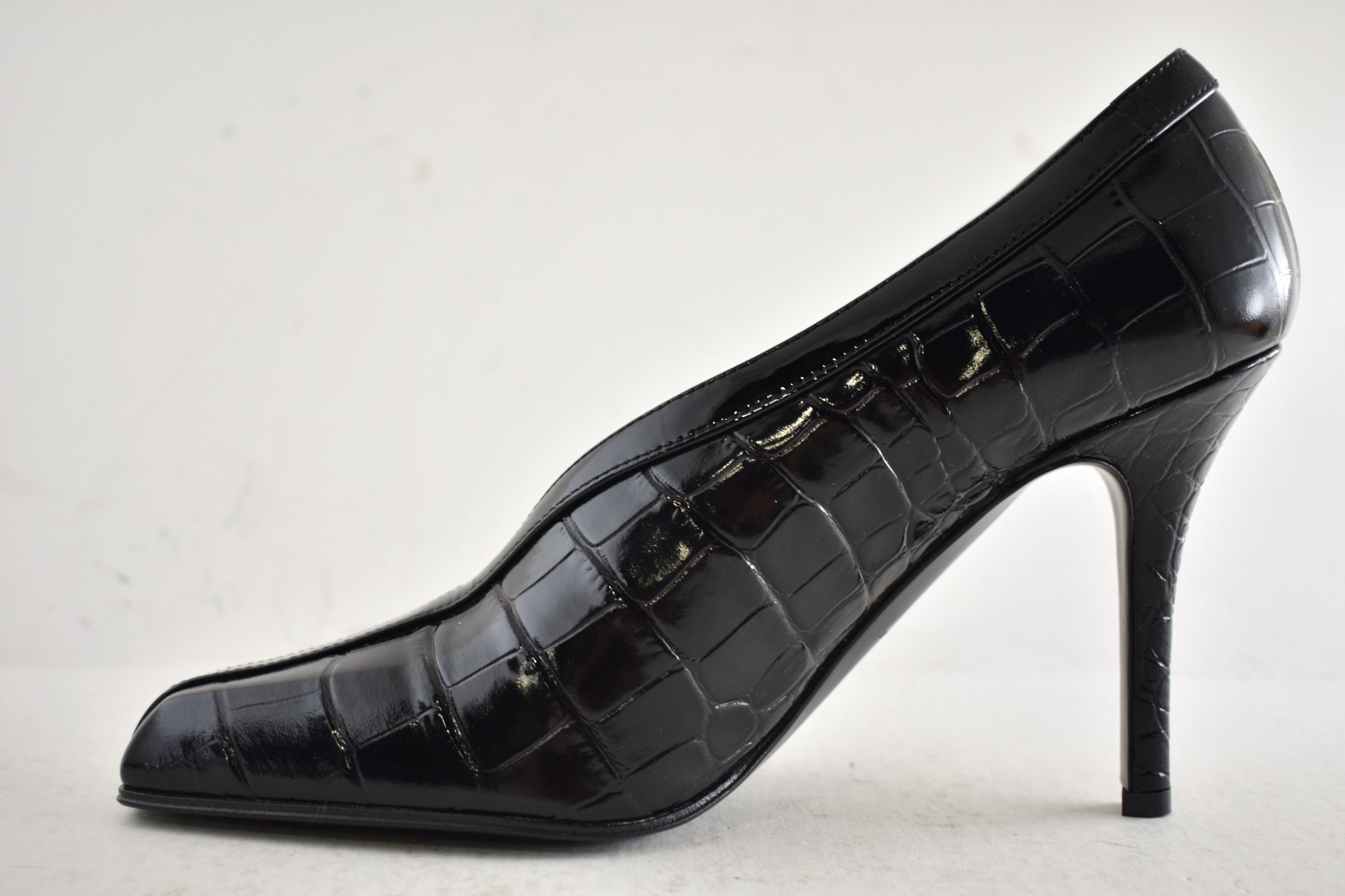 Chanel Chanel 26S Black Crocodile Croc Patent CC Logo Heel Pump 39 Size US 9 / IT 39 - 15 Thumbnail