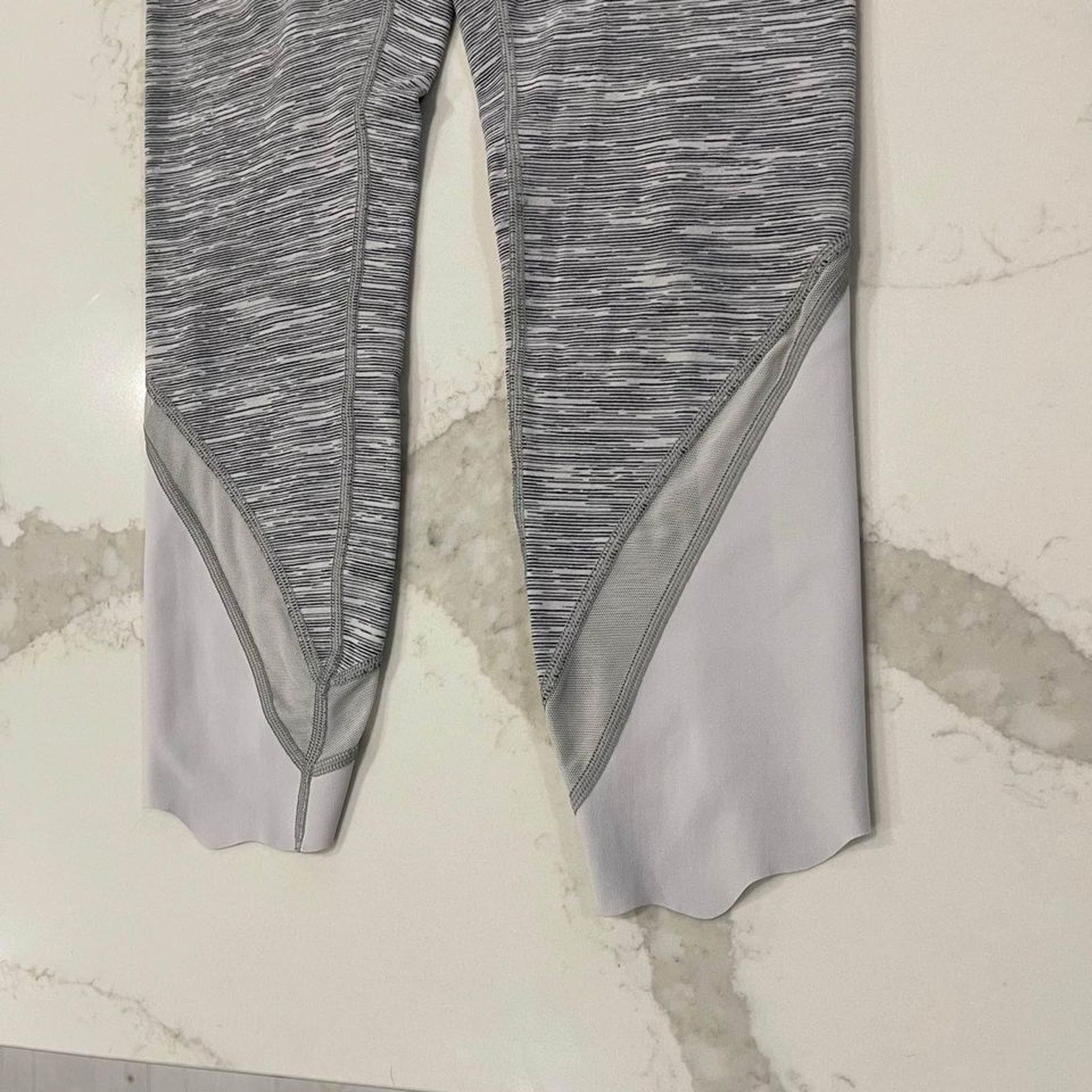 Lululemon Lululemon Wunder Under Scalloped Hem High-Rise Crop Womens 6 Size 28" / US 6 / IT 42 - 2 Thumbnail