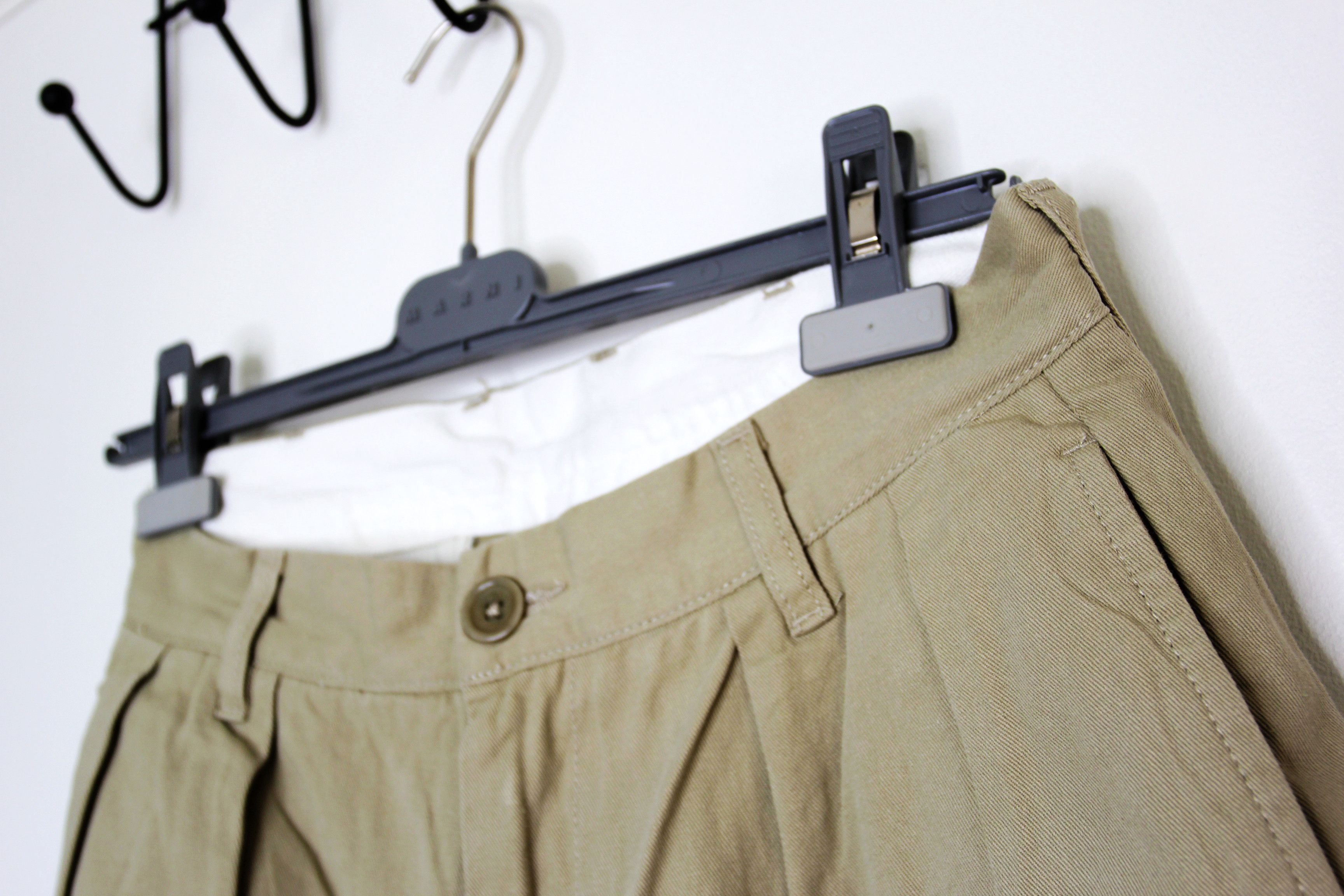 Service Works BNWT SS25 SERVICE WORKS PLEATED CHINO SHORTS BEIGE S Size US 30 / EU 46 - 4 Thumbnail