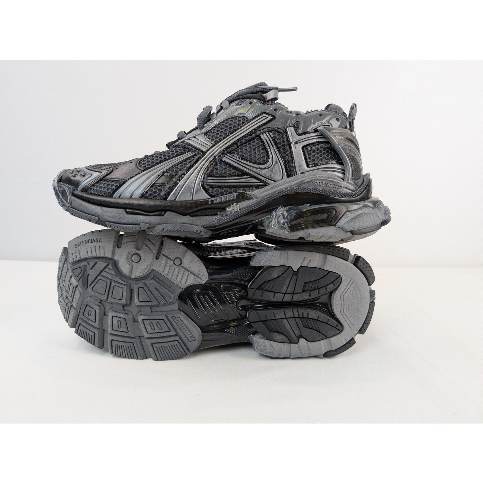 Balenciaga o1rshd1 Mesh and Rubber Runner Sneaker in Dark Grey / Black Size US 12 / EU 45 - 14 Thumbnail