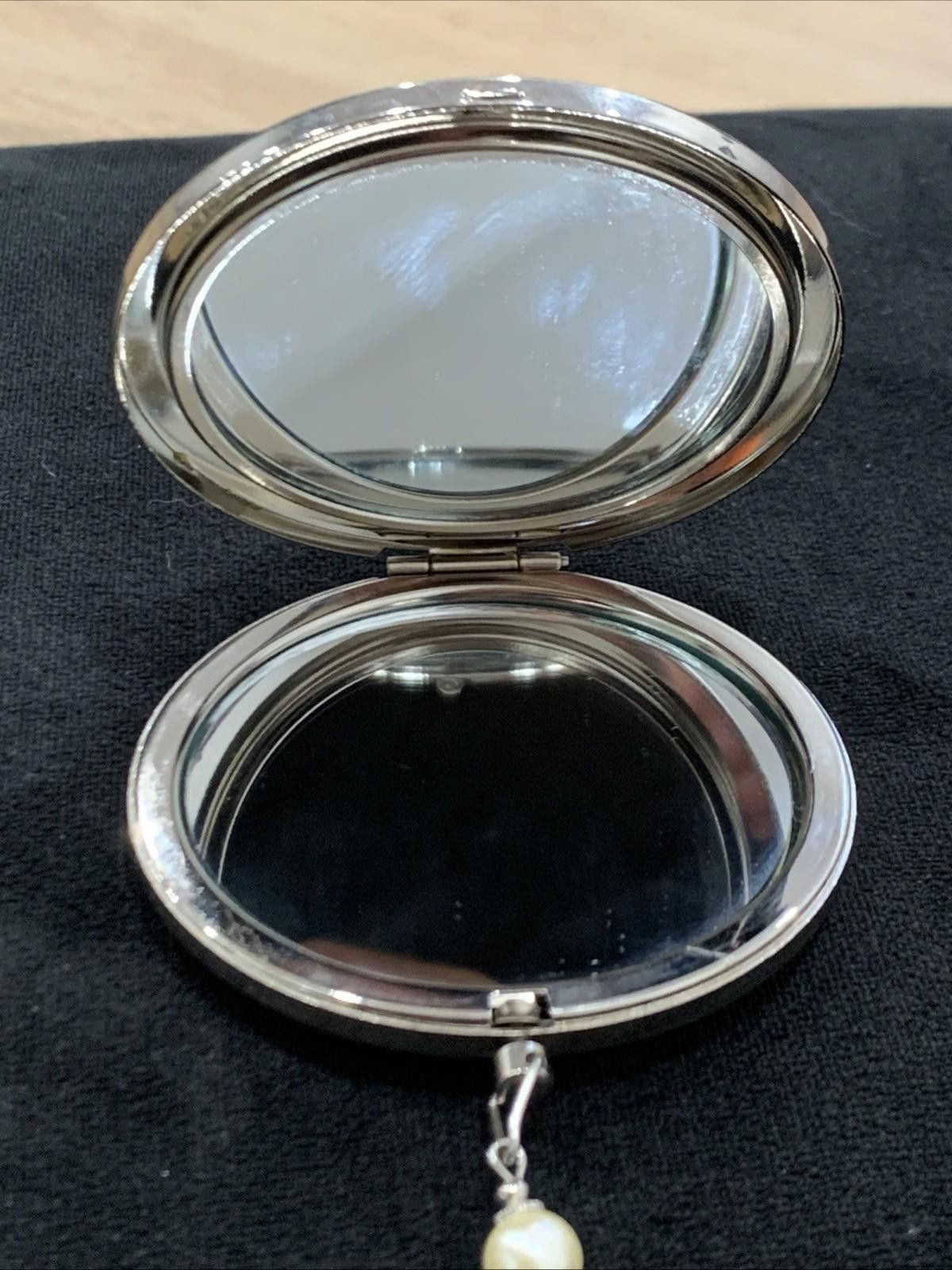Other Egyptian Revival Compact Mirror Silver Tone Cleopatra Size ONE SIZE - 8 Thumbnail