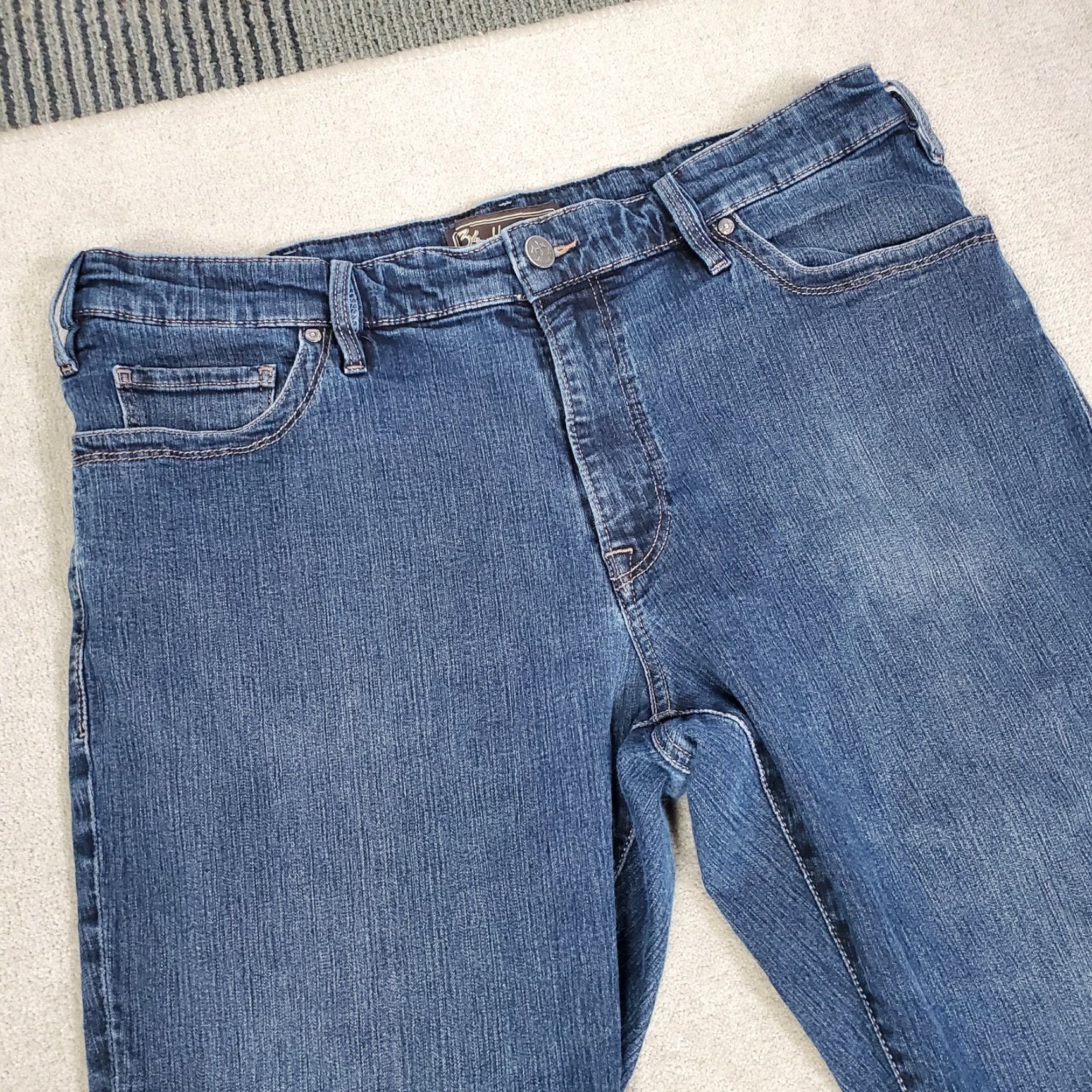 Vintage 34 Heritage Jeans Mens 37x31 Blue Charisma Comfort Rise Classic Relaxed Stretch Denim Size US 37 - 2 Thumbnail