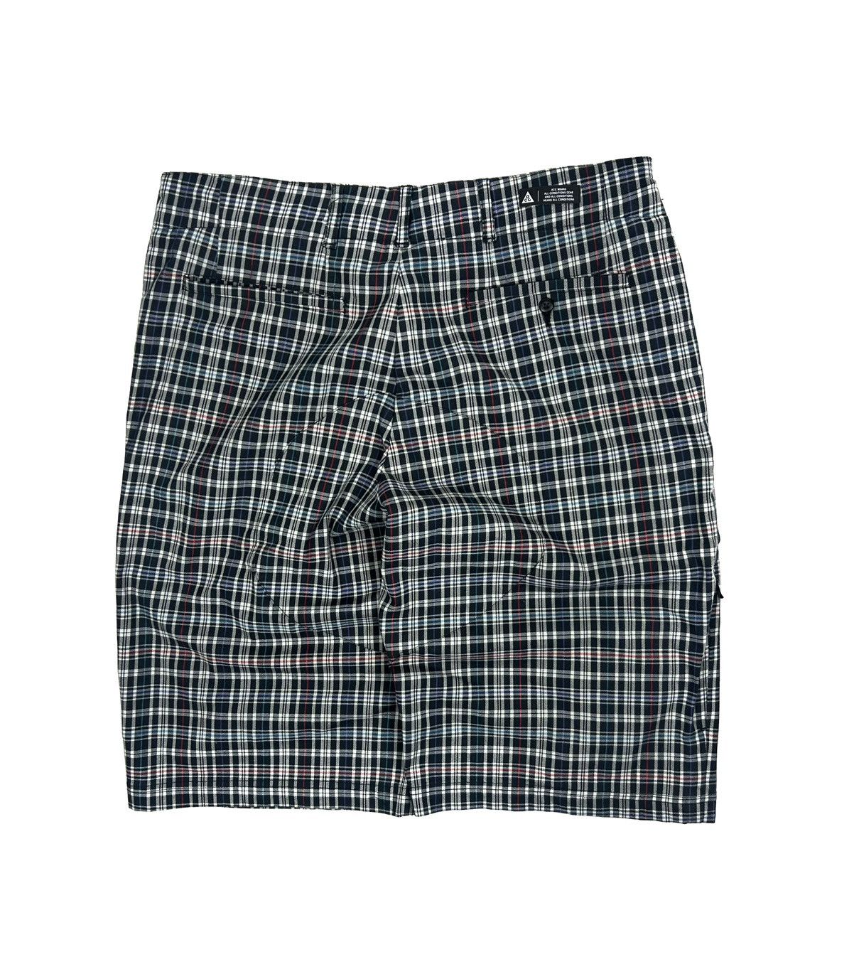 Nike ACG Vintage Nike ACG Plaid Cargo Shorts Size M Outdoor Y2k Size US 32 / EU 48 - 5 Thumbnail