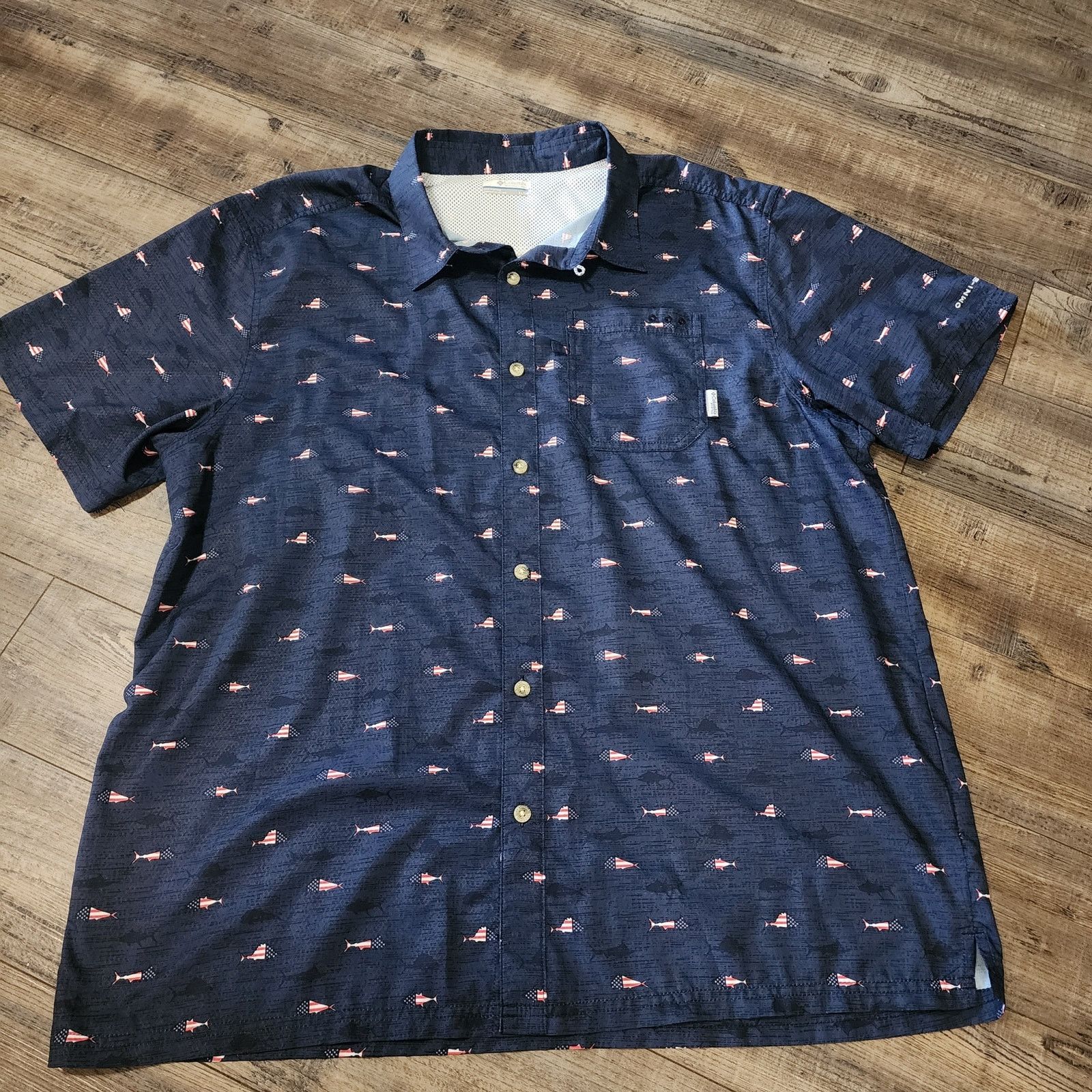 Columbia Columbia short sleeve button down men's shirt Size XL 2502 Size US XL / EU 56 / 4 - 1 Thumbnail