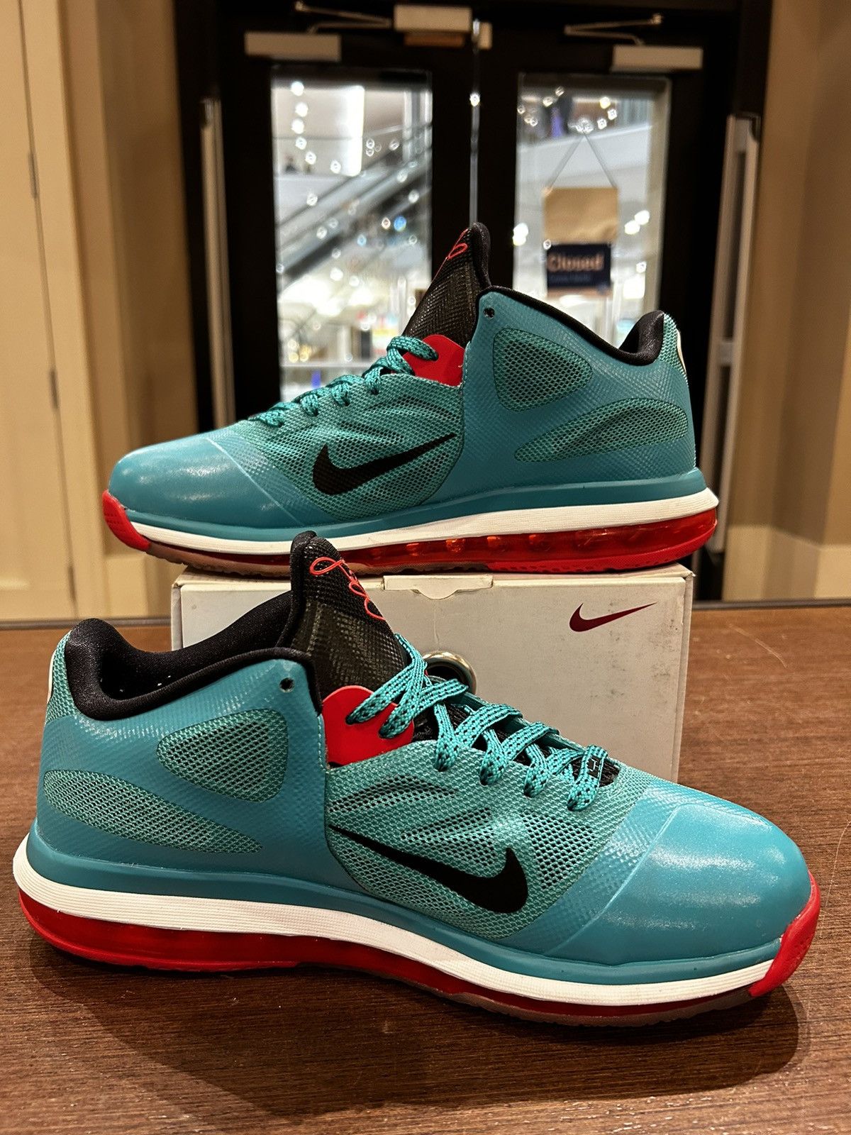 Nike Nike LeBron 9 Low Reverse Liverpool Size US 9.5 / EU 42-43 - 2 Thumbnail