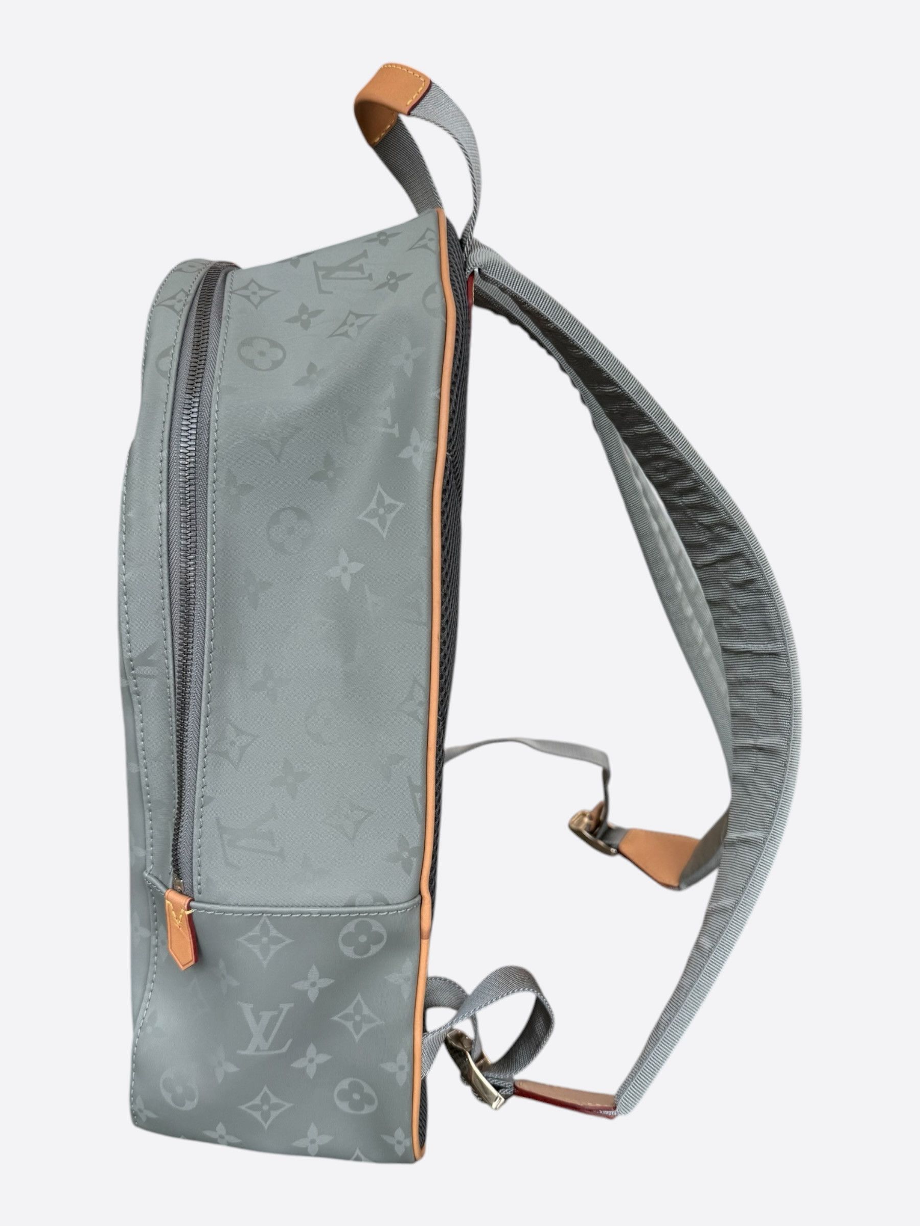 Louis Vuitton Louis Vuitton Silver Titanium Monogram Backpack Size ONE SIZE - 4 Thumbnail