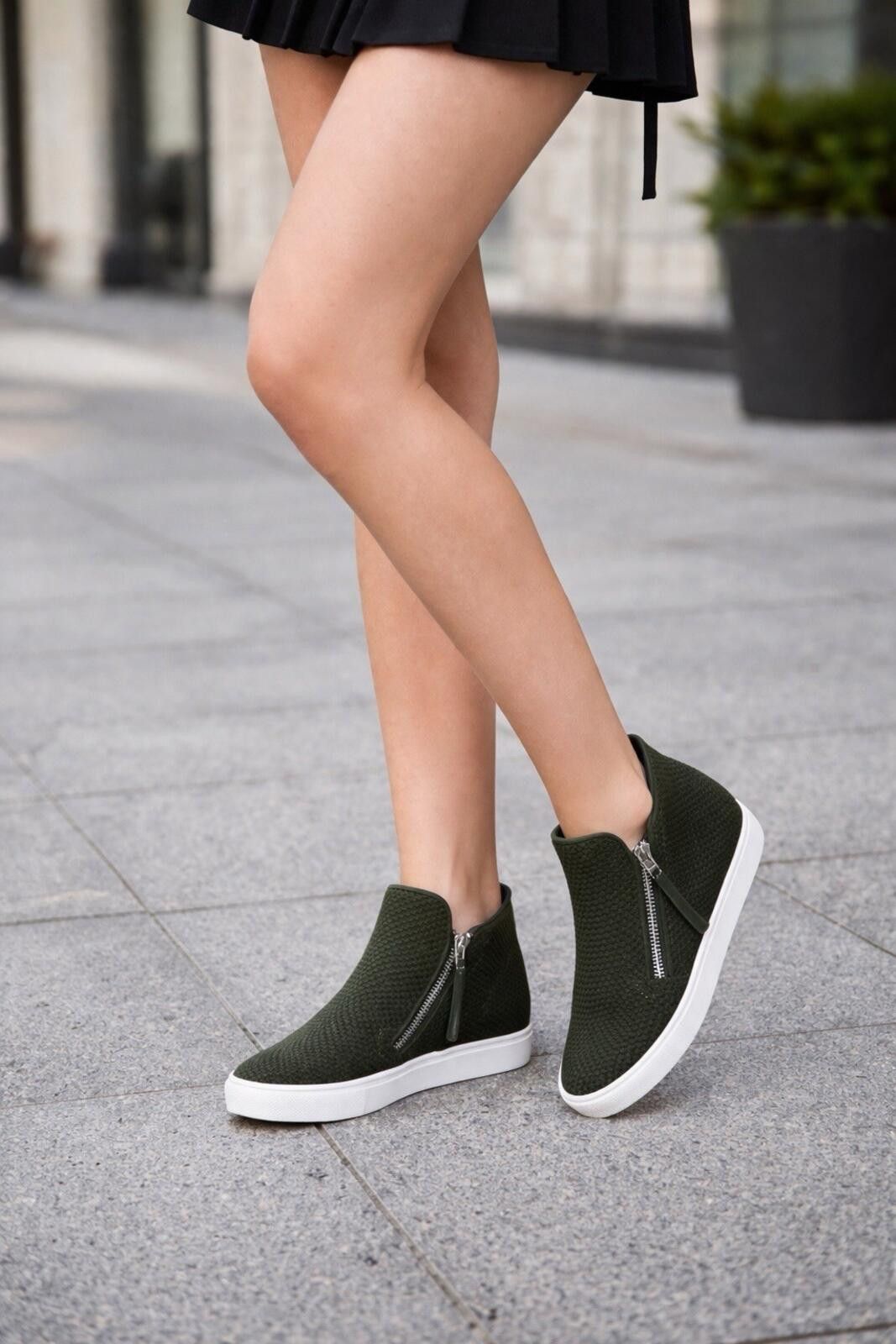 Steve Madden Steve Madden Click Women Olive Hidden Wedge Sneakers Sz 9M Size US 9 / IT 39 - 1 Thumbnail