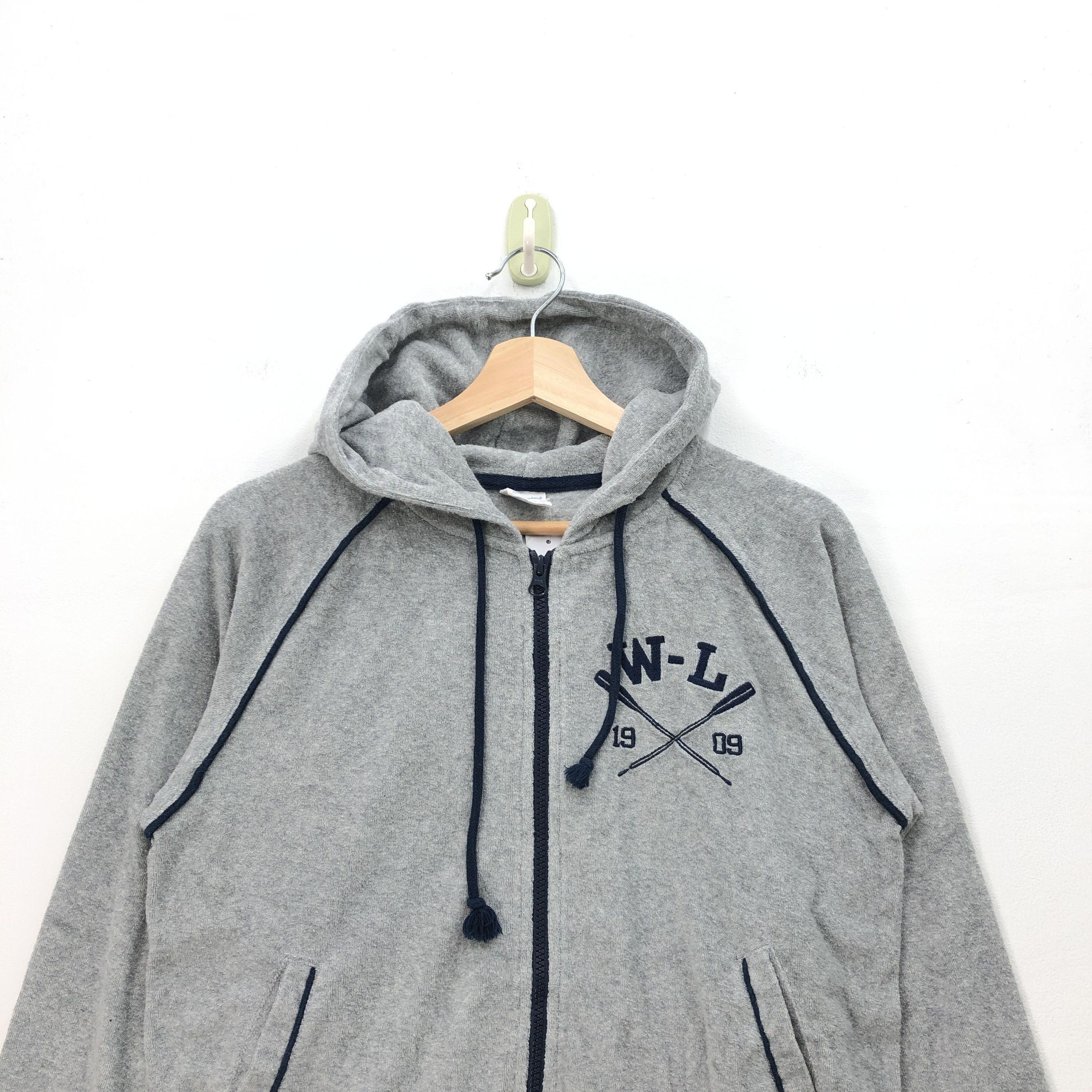 Champion Vintage Champion Sweater Hoodie Champion Hooded Sweatshirt Size US M / EU 48-50 / 2 - 4 Thumbnail