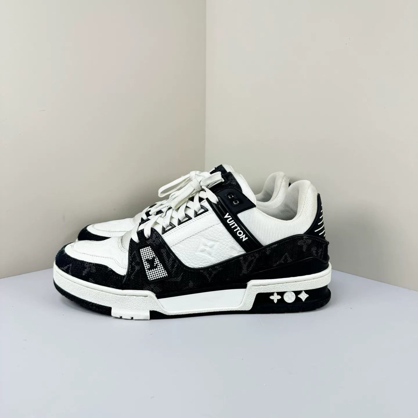 louis vuitton black monogram trainer sneakers