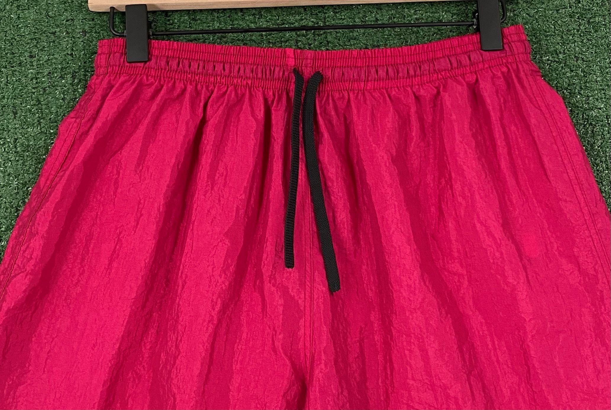 Umbro 90’s Umbro Embroidered Logo Fuscia Windbreaker Shorts Medium Size US 32 / EU 48 - 2 Thumbnail