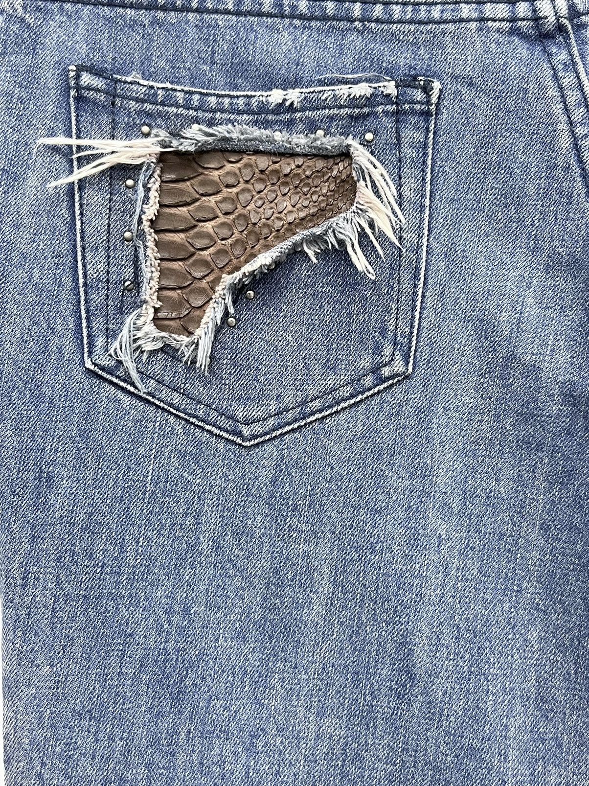 5351 POUR LES HOMMES FYE💥Vtg 5351 HOMMES Distressed Spliced Frayed Studded Flare Size US 31 - 18 Thumbnail