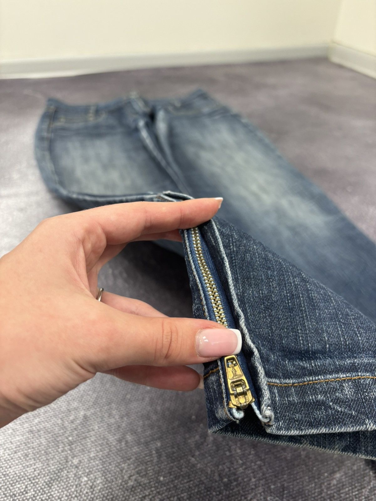 Trussardi Vintage Trussardi Women’s Bottoms Zip Faded Blue Denim Jeans Size 31" - 4 Thumbnail