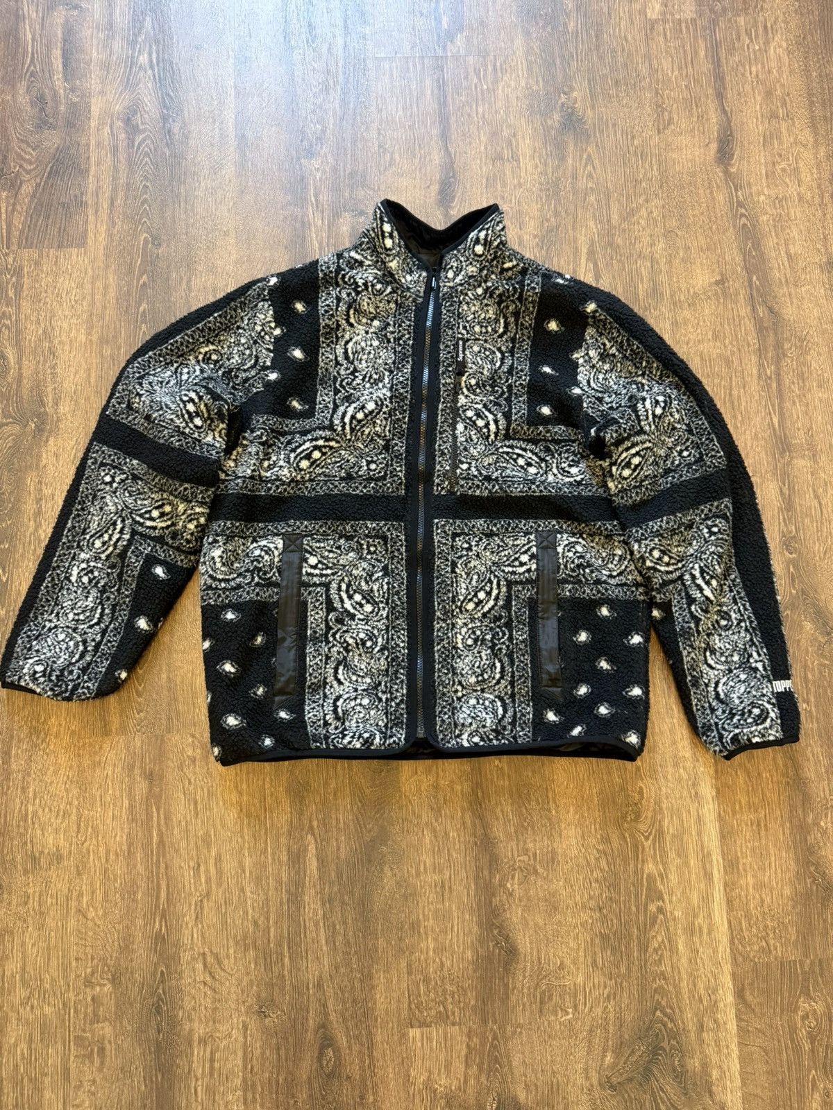 Supreme FW19 Week 3 Reversible Bandana Fleece Jacket SUP-FW19-344 Supreme Reversible Bandana Fleece Jacket