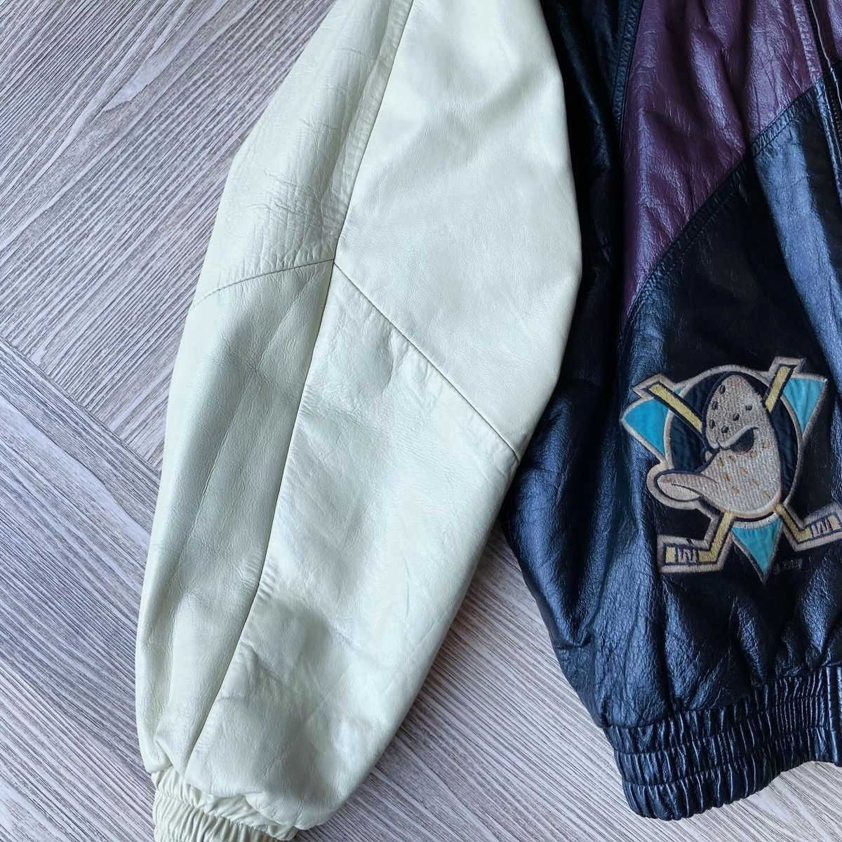 Logo Athletic × NHL × Vintage *VERY RARE* Logo Athletic Mighty Duck Full Leather Size US L / EU 52-54 / 3 - 2 Thumbnail