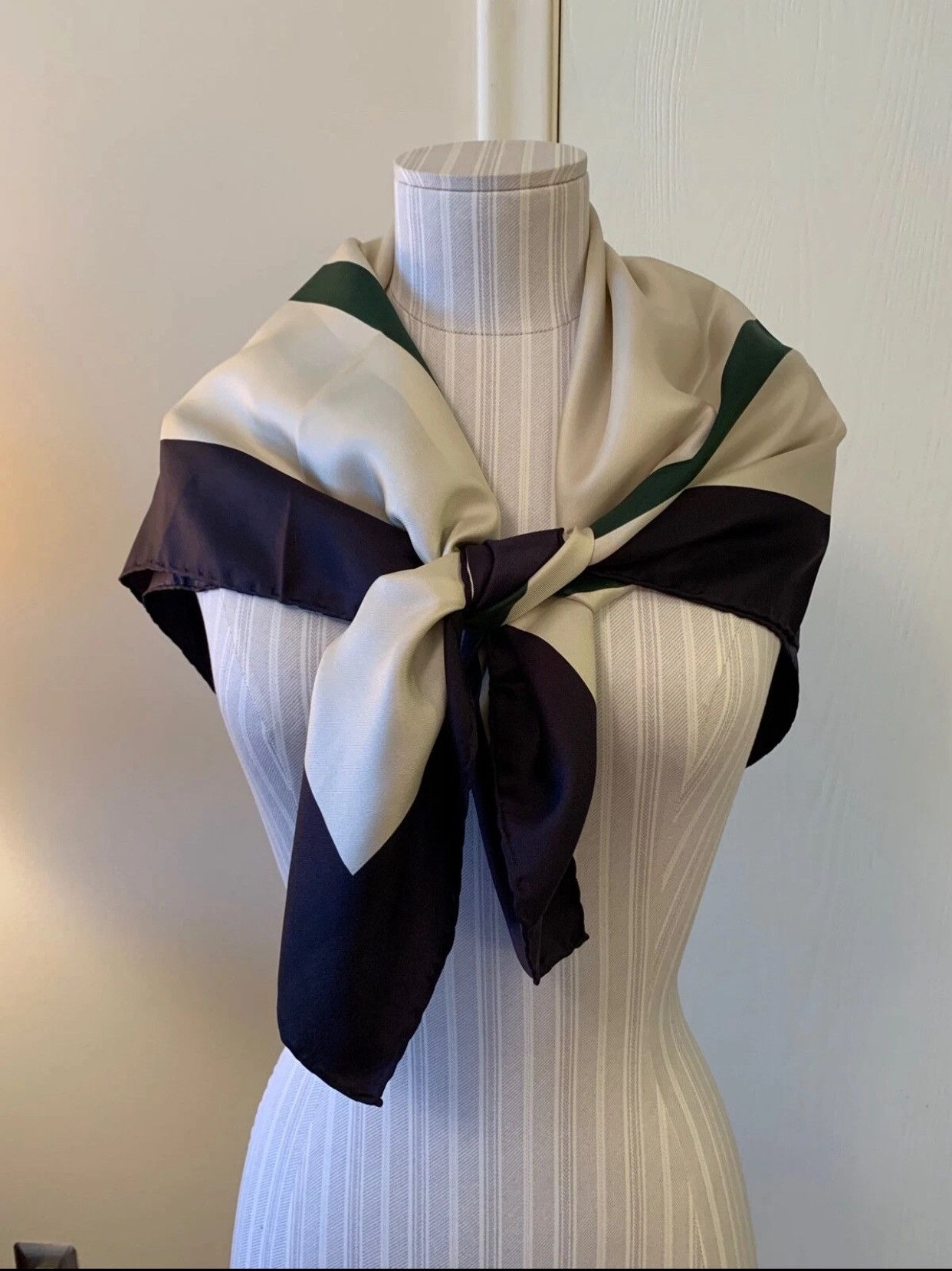 Burberry Vintage Burberrys Scarf Wrap Size ONE SIZE - 8 Thumbnail